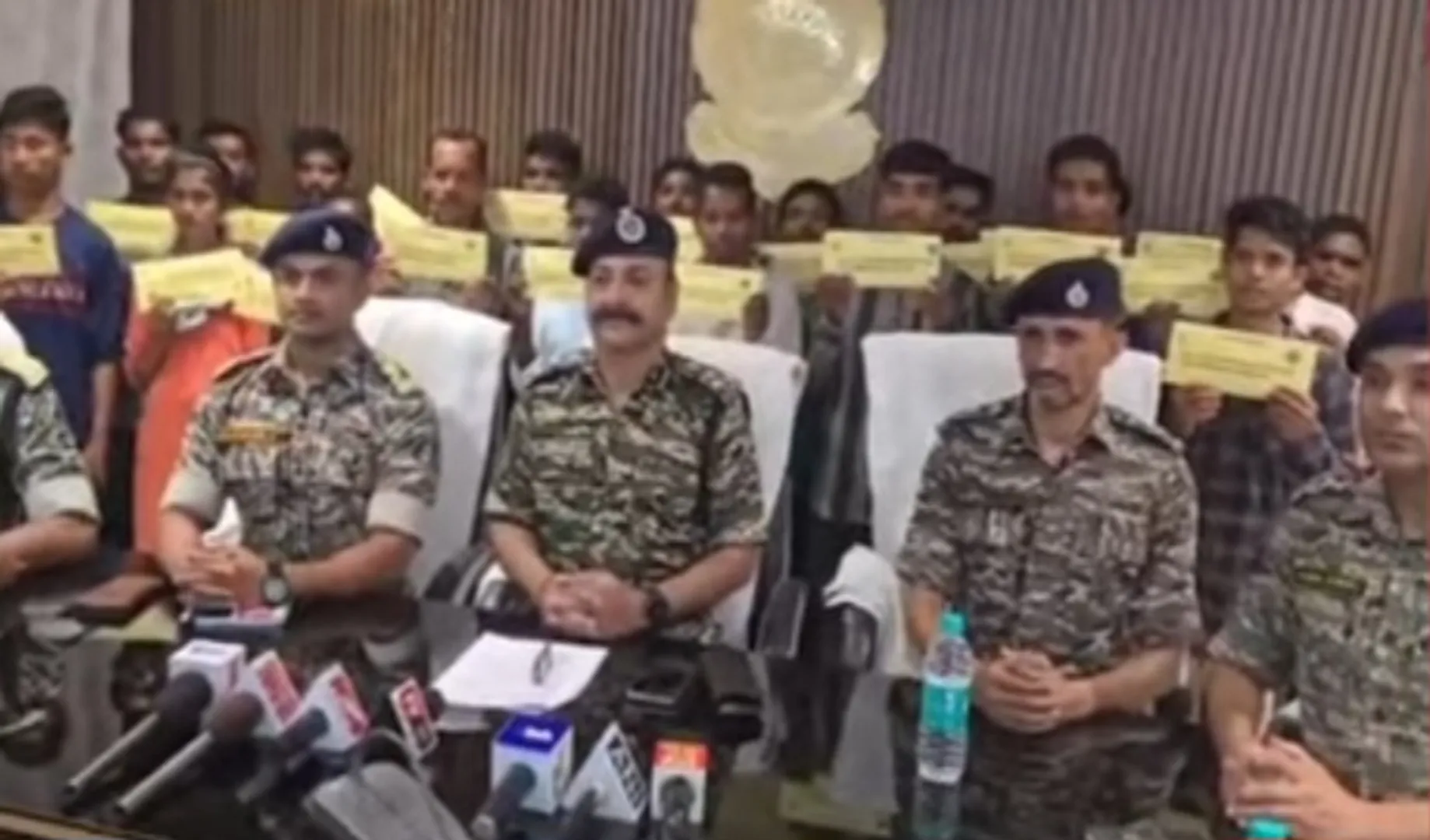 22 naxal surrendeer