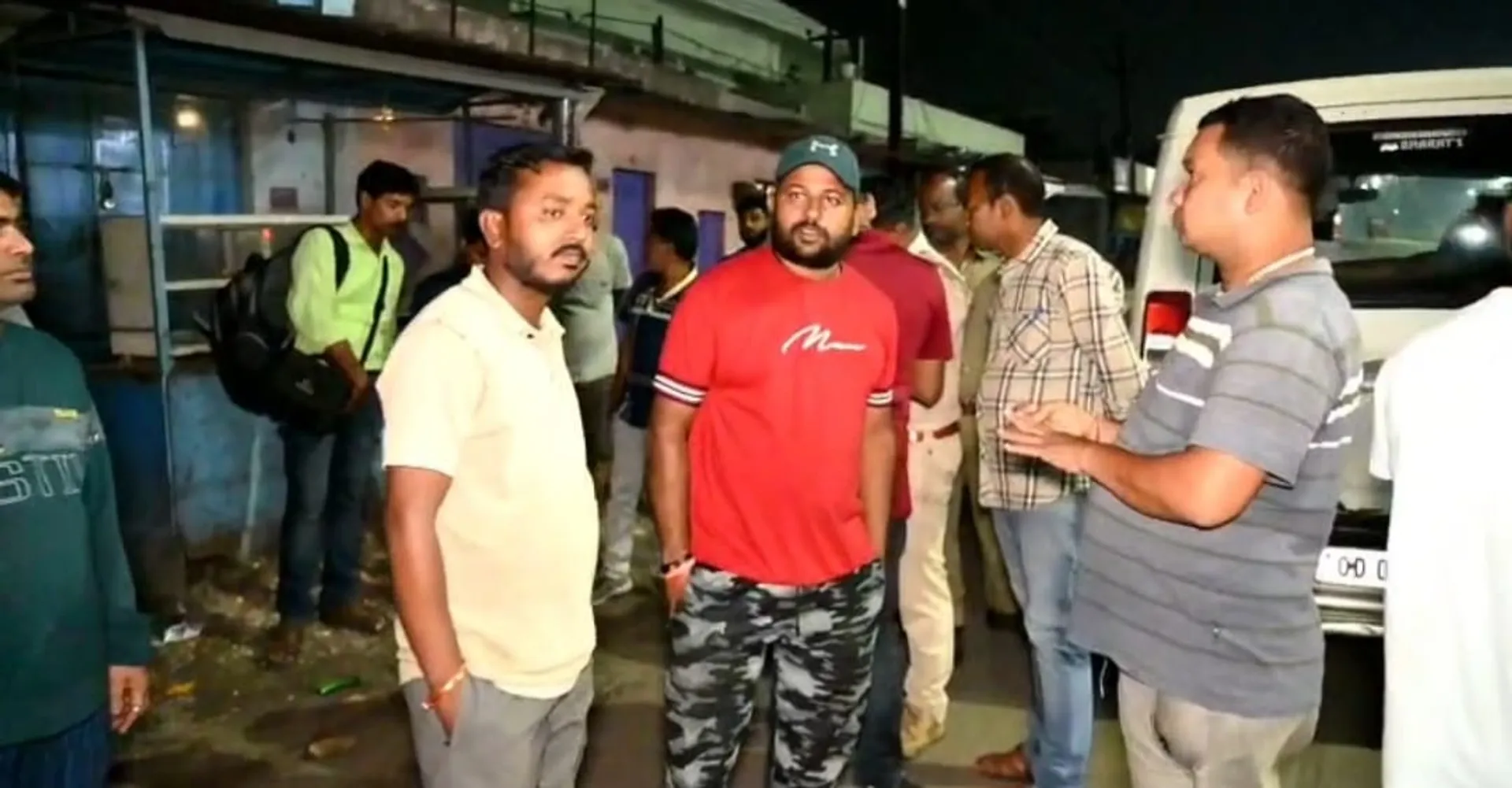 ହୋଟେଲରେ ପଶି ଯୁବକଙ୍କୁ ଗୁଳିମାଡ଼: ଦୁଇ ବାଇକ୍‌ରେ ଆସିଥିଲେ ୫ ଦୁର୍ବୃତ୍ତ