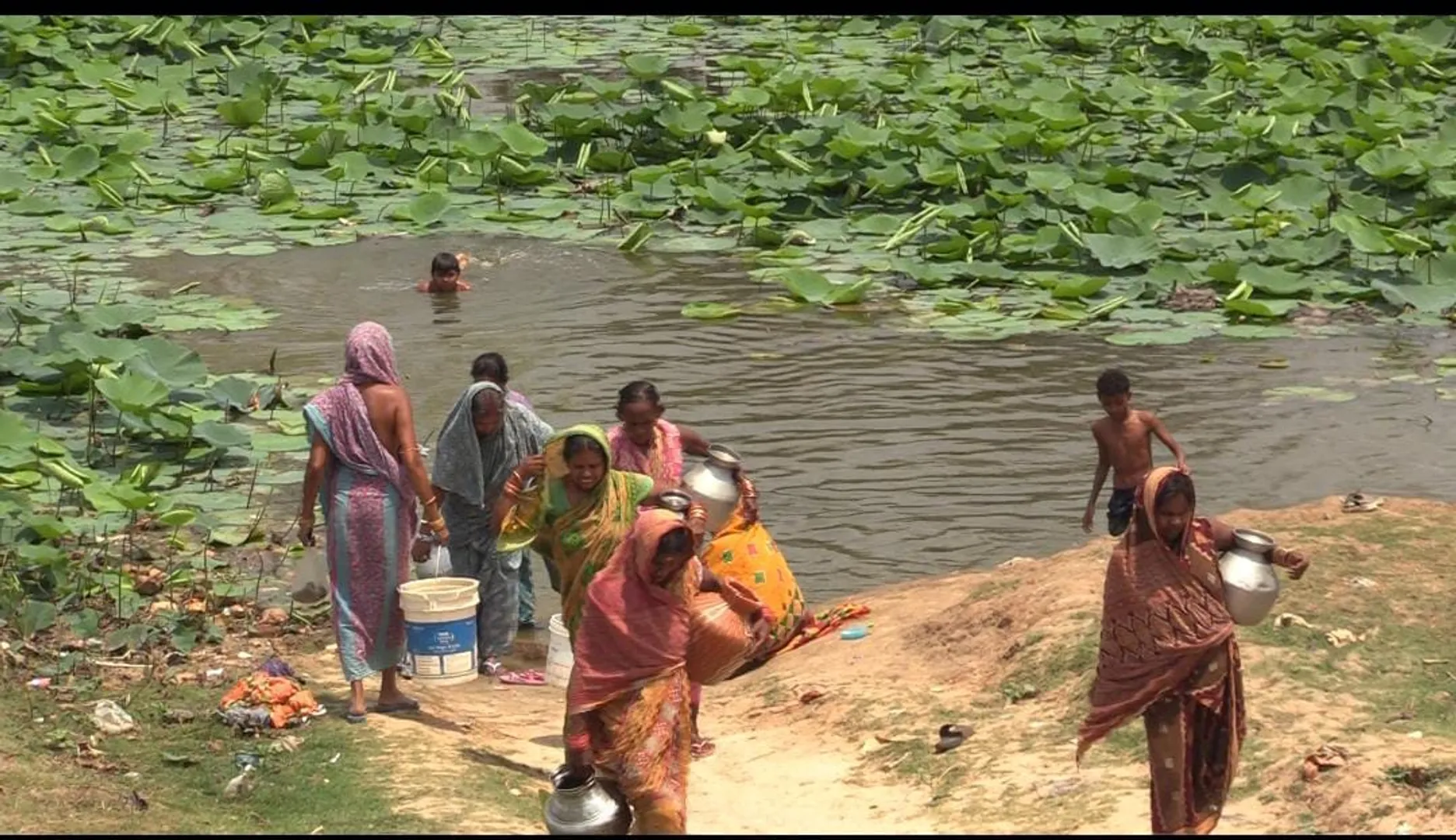 ପାନୀୟ ଜଳ ସମସ୍ୟା ଉତ୍କଟ: ଗାଁ ପୋଖରୀ ହିଁ ଭରସା