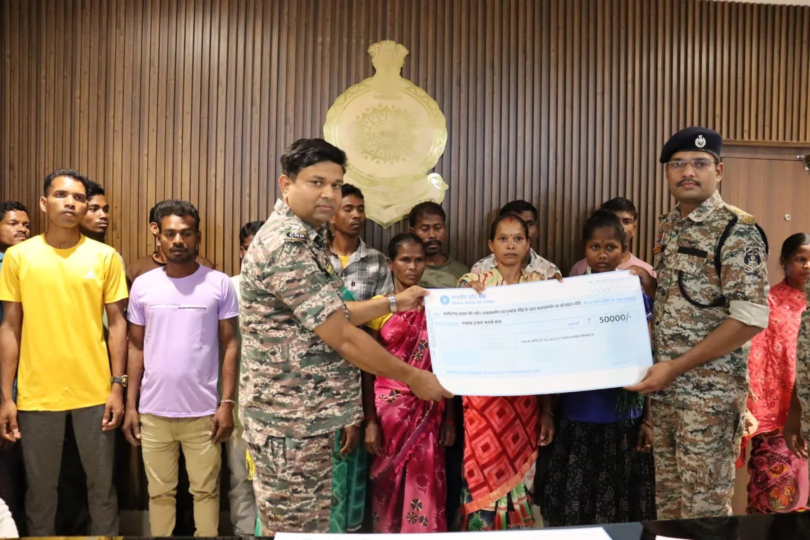 ୨୨ ନକ୍ସଲଙ୍କ ଆତ୍ମସମର୍ପଣ: ୪ ଜଣଙ୍କ ନାମରେ ଥିଲା ୨୬ ଲକ୍ଷ ପୁରସ୍କାର