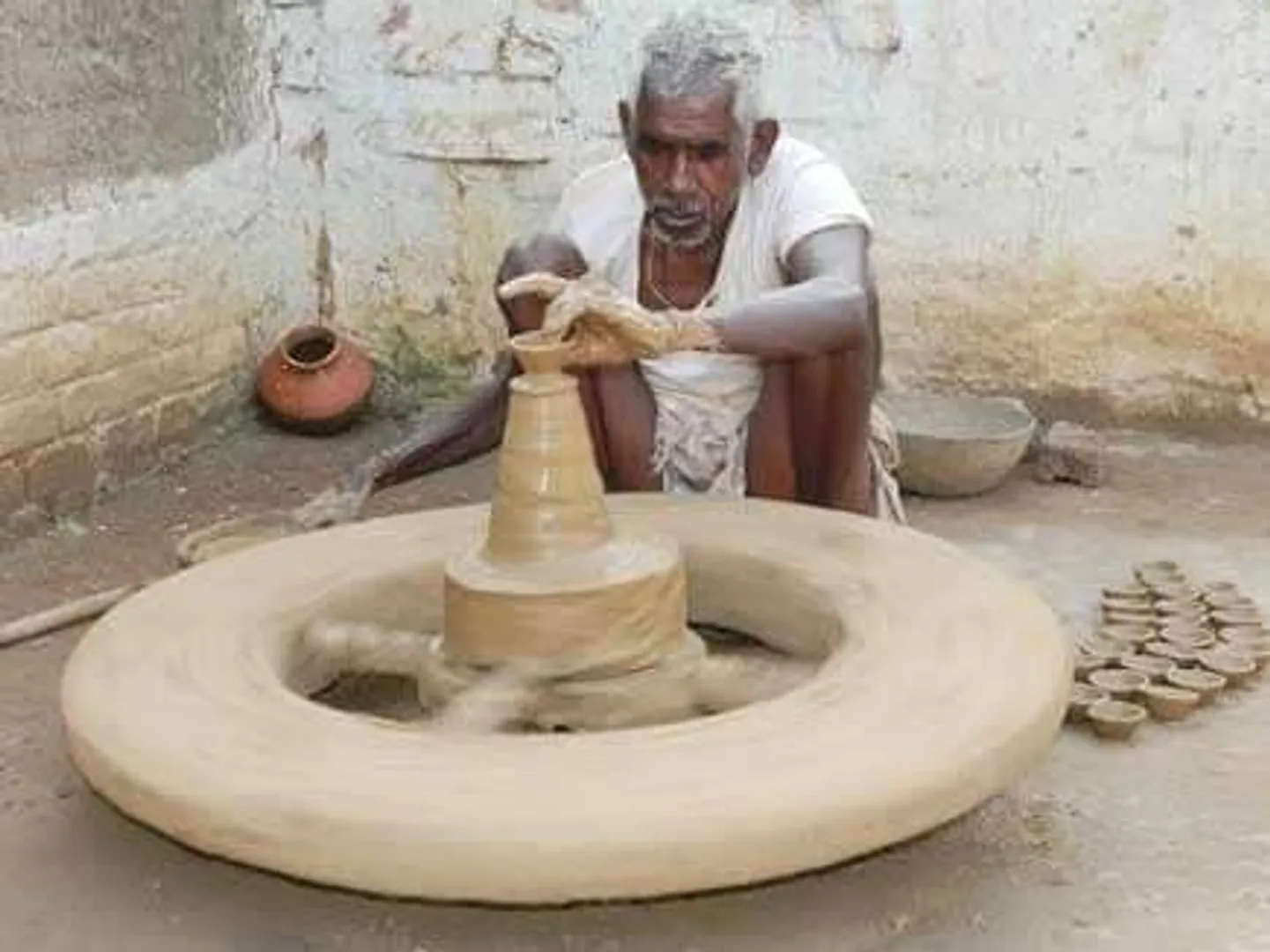 ମାଟି ହାଣ୍ଡିର କମୁଛି ଚାହିଦା: ସଙ୍କଟରେ କୁମ୍ଭକାରଙ୍କ କୌଳିକ ବୃତ୍ତି