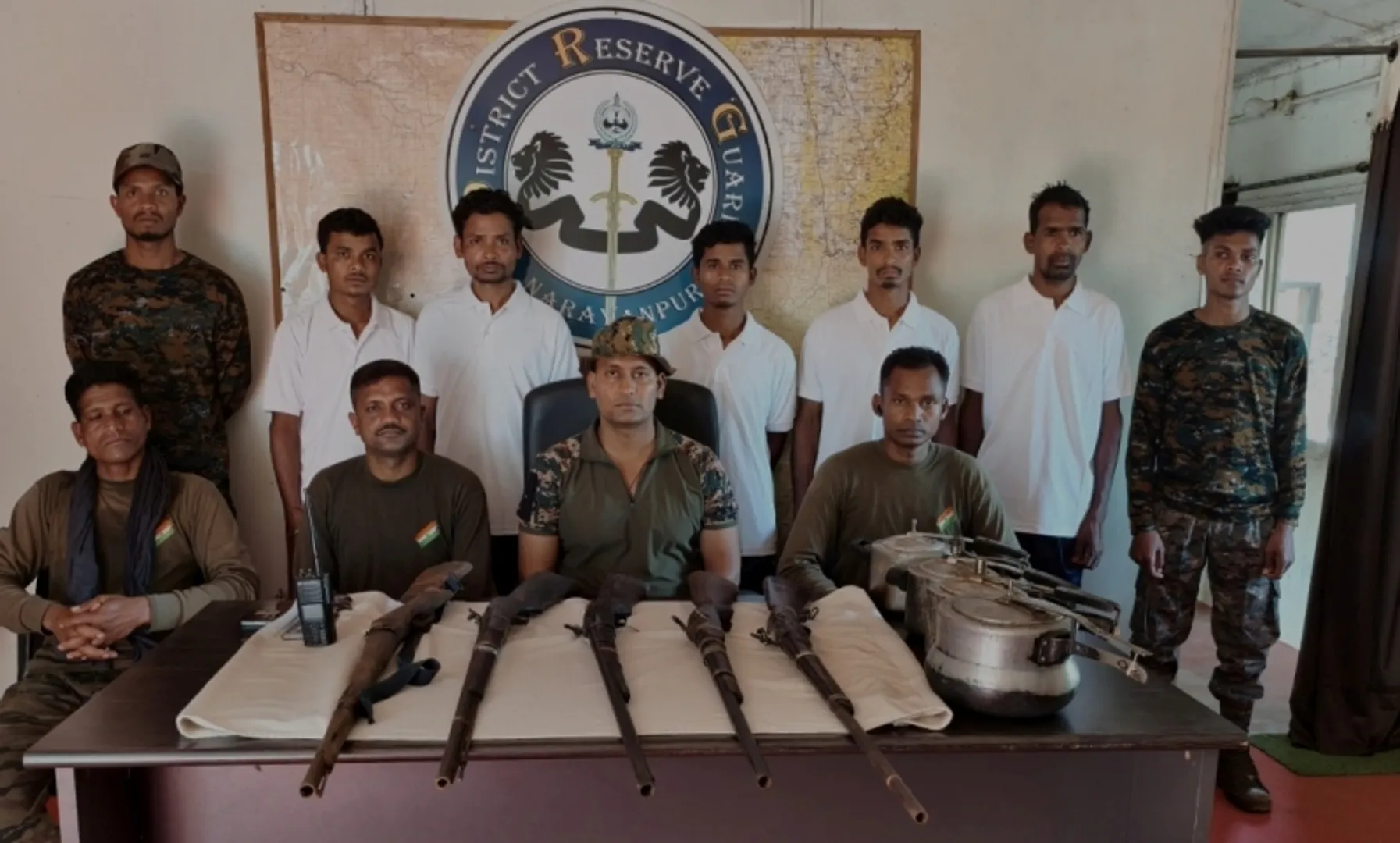 5 naxals surender