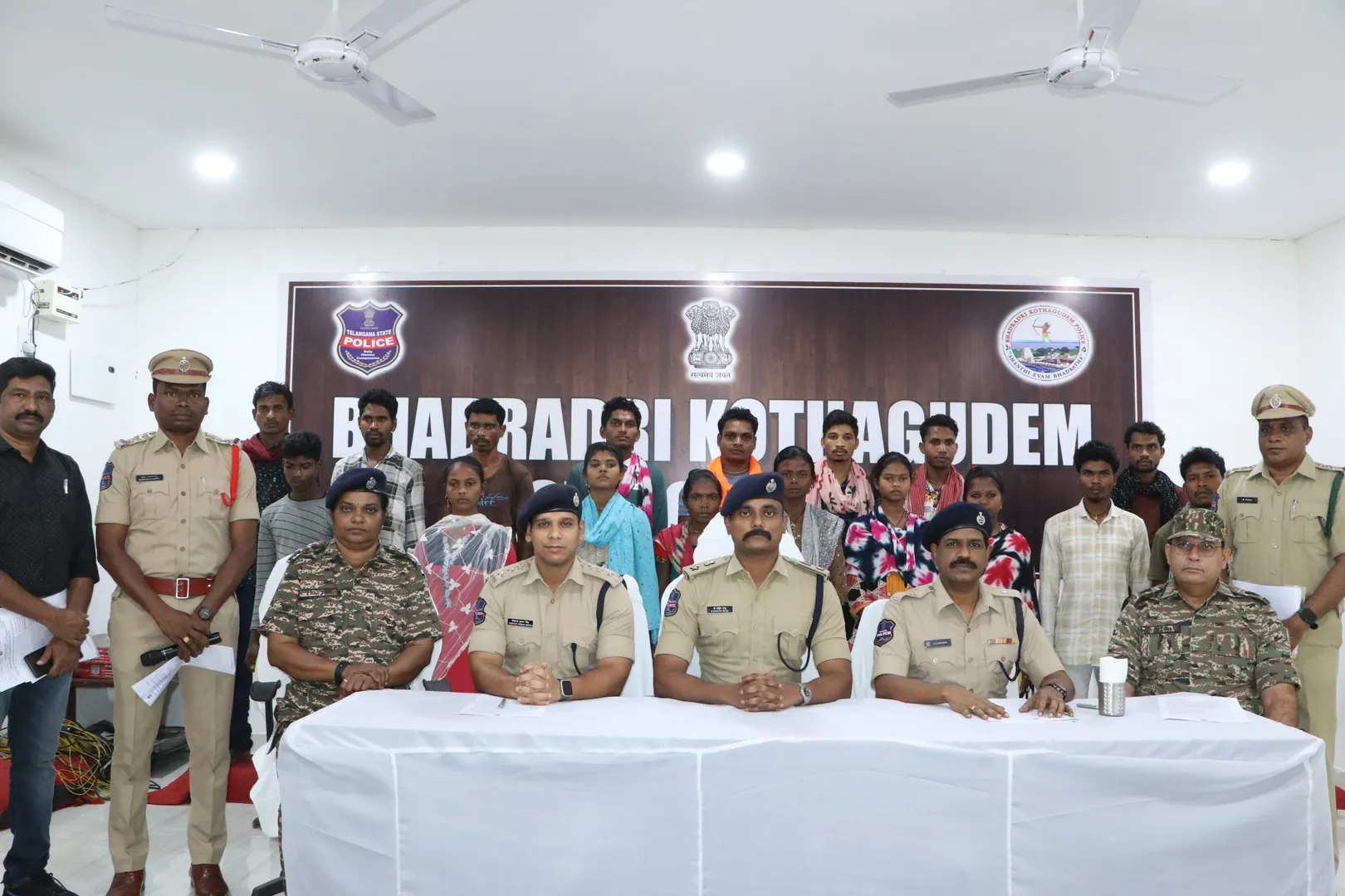 Mkg 17 naxal surrender