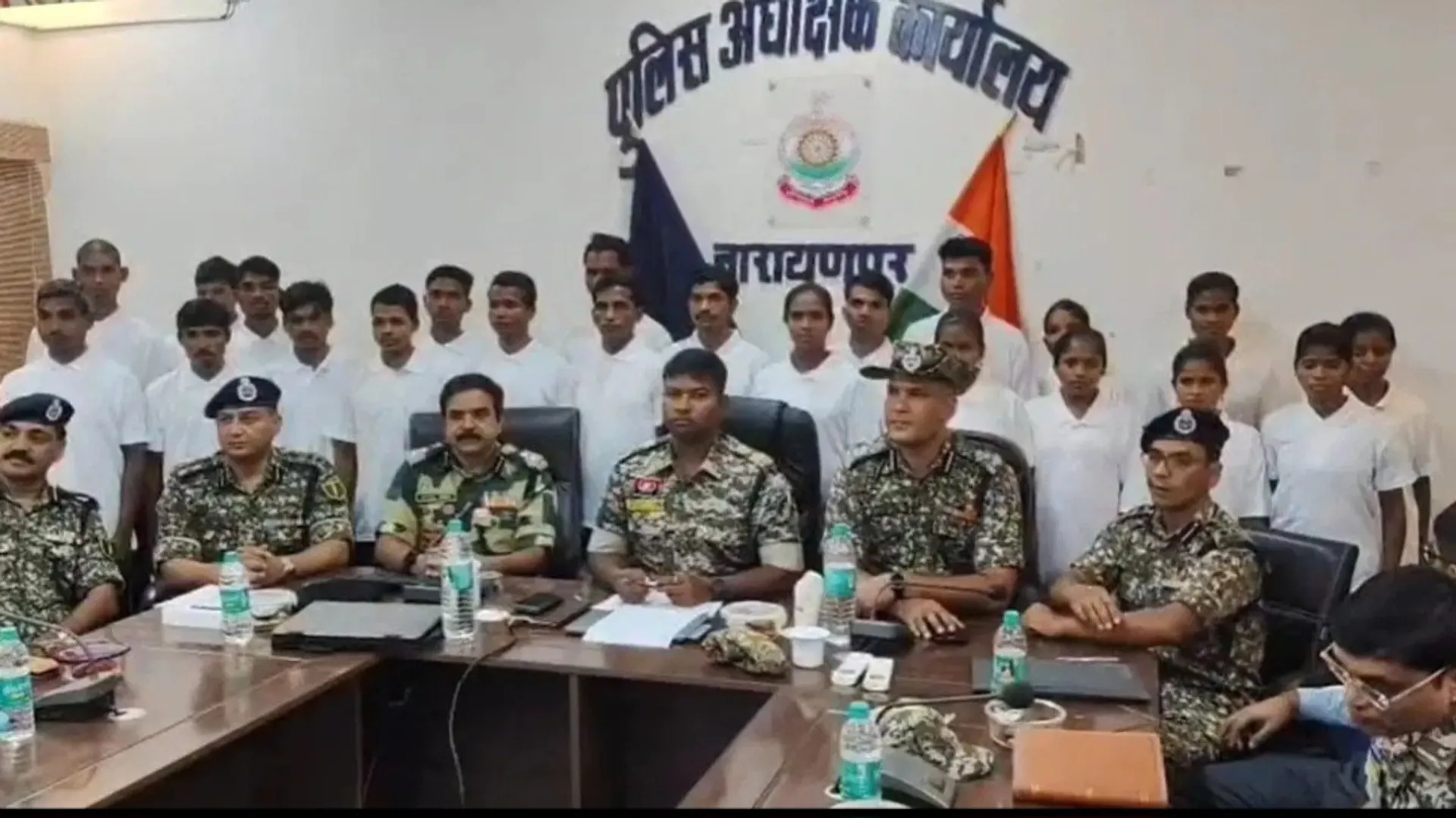 Mkg 22 naxal surrender (2)