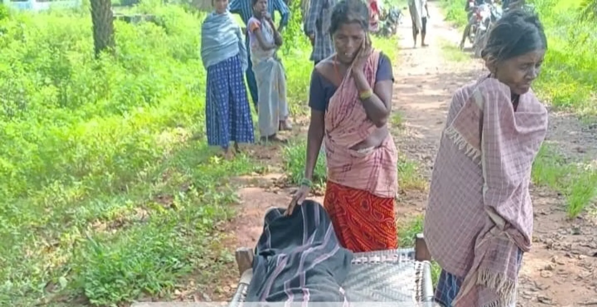 Mkg naxal killed 2 villagers