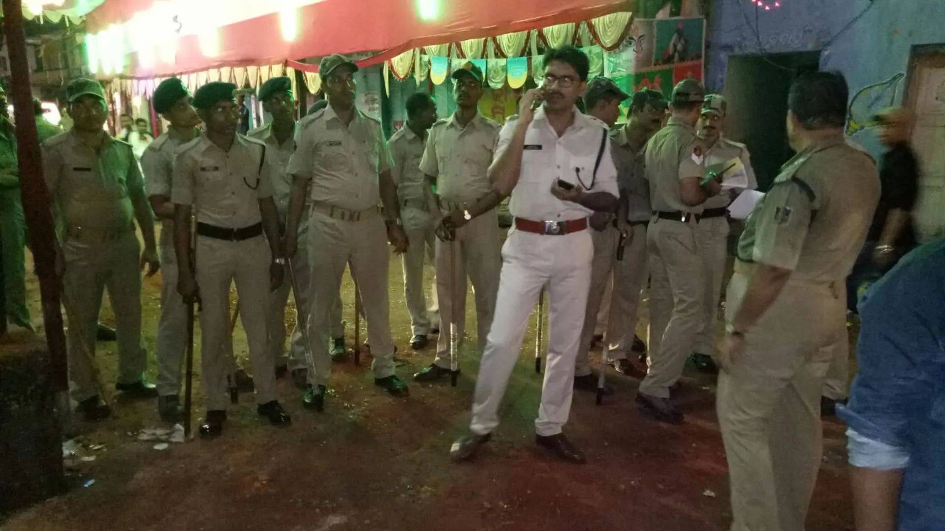 ମା’ ଦୁର୍ଗାଙ୍କ ଭସାଣି ଉତ୍ସବ ଜାରି: ତଳ ତେଲେଙ୍ଗା ବଜାର-ବାମ୍ଫି ସାହି ମଧ୍ୟରେ ଗଣ୍ଡଗୋଳ, ପୁଲିସ ମୁତୟନ