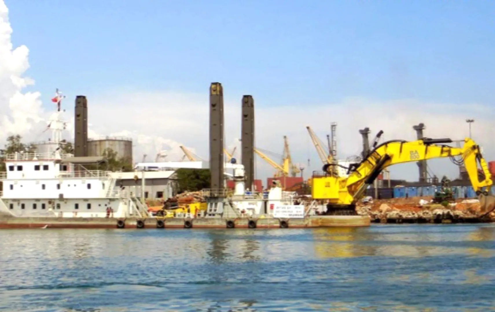 ରେକର୍ଡ: ୨୪ ଘଣ୍ଟାରେ ପାରାଦୀପ ବନ୍ଦରରୁ ୨୪ ଜାହାଜ ଅାଗମନ-ପ୍ରସ୍ଥାନ କଲେ