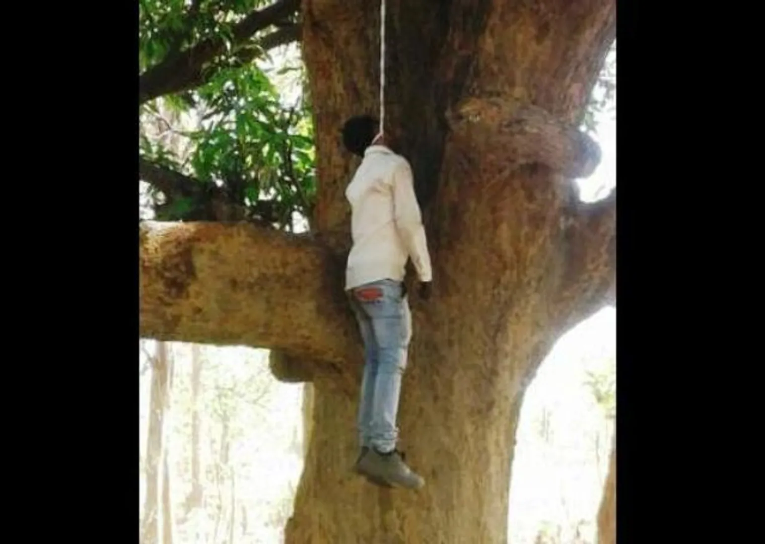 ବ୍ରଜରାଜନଗର: ଅଜଣା ଯୁବକଙ୍କ ଝୁଲନ୍ତା ମୃତଦେହ ଠାବ