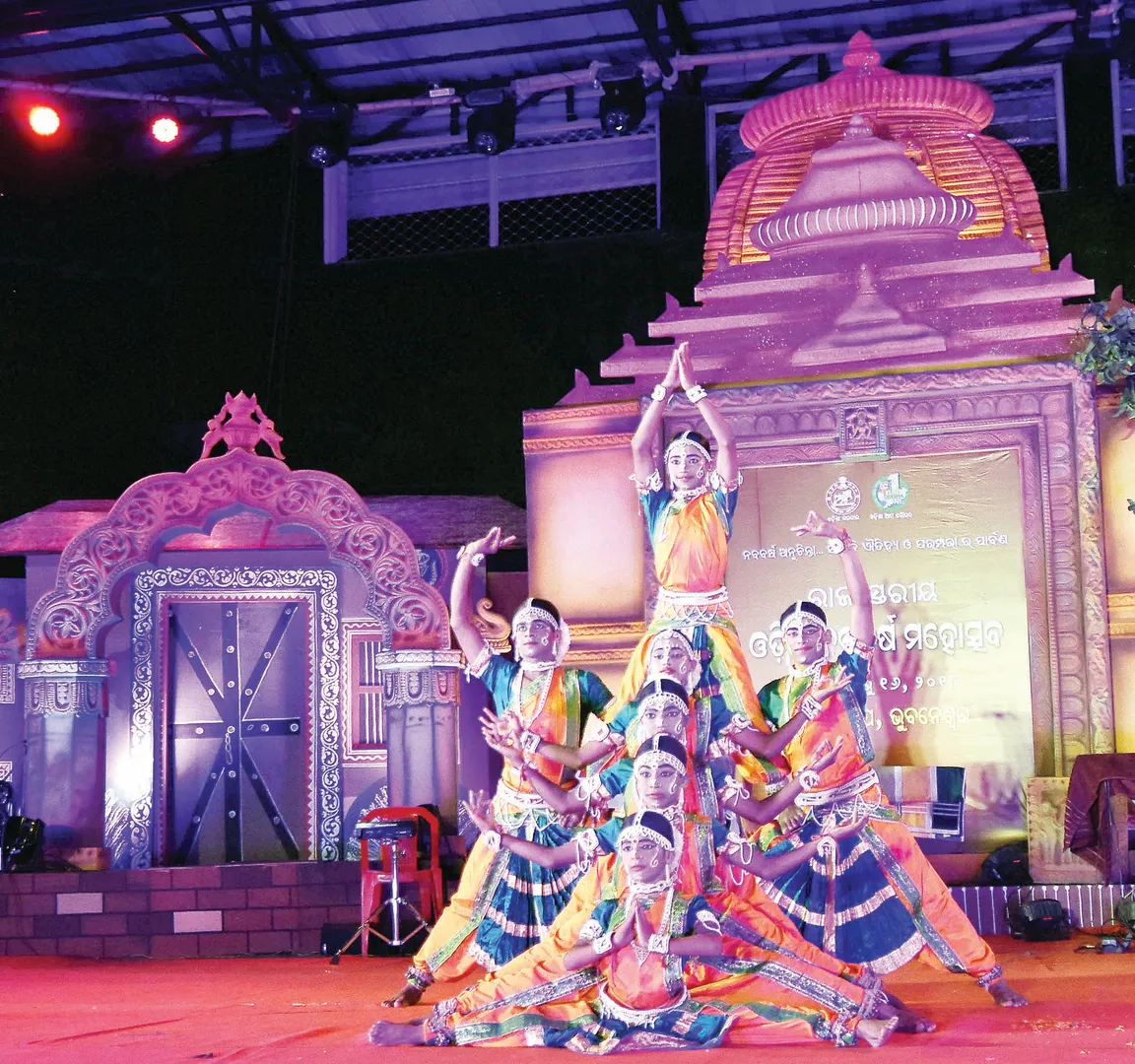 ବନ୍ଧ ନୃତ୍ୟରେ ବିଭୋର୍‌ ଦର୍ଶକ