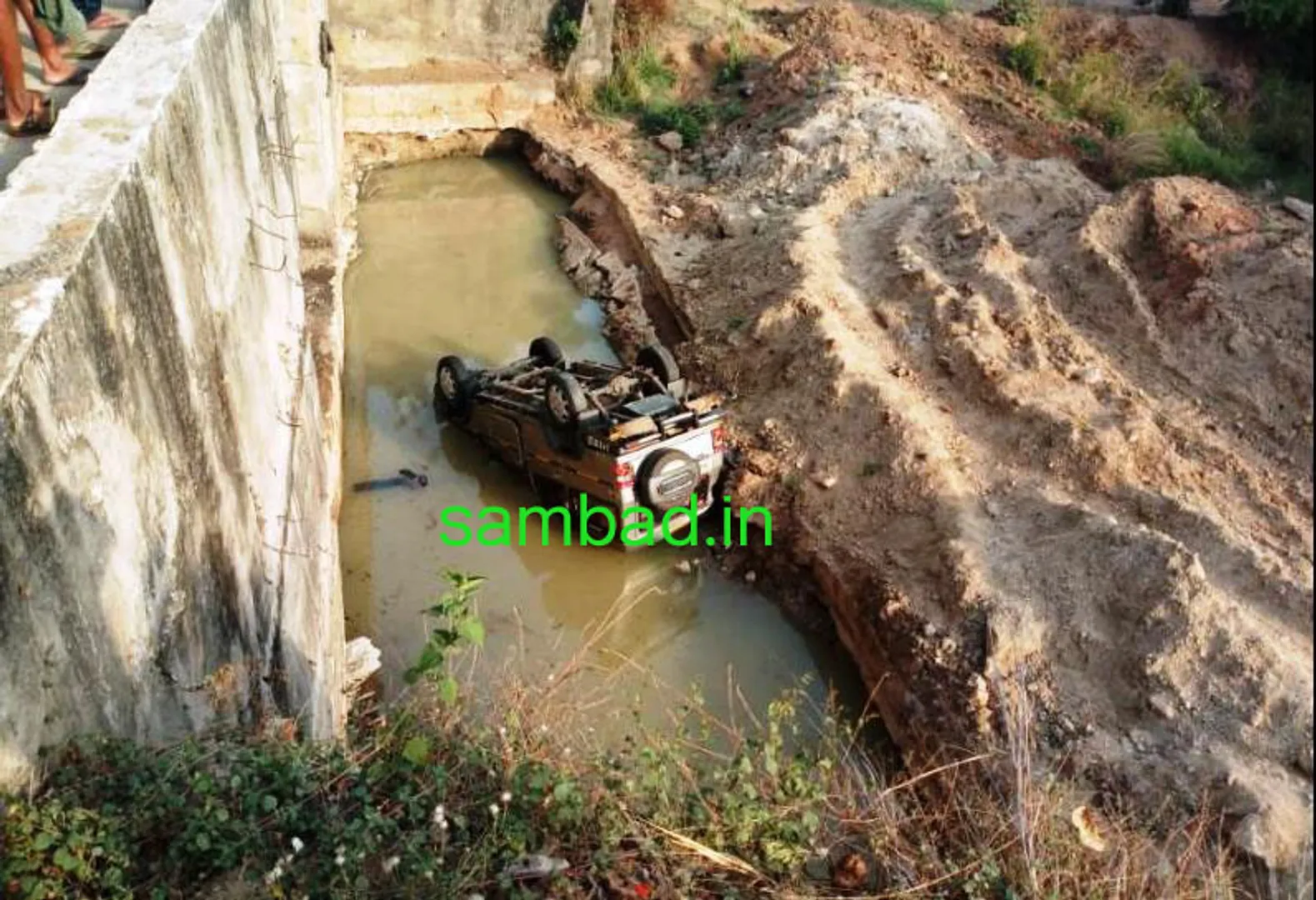 ବୌଦ୍ଧ: ପୋଲ ତଳକୁ ଖସିଲା ବୋଲେରୋ, ୪ ଆହତ