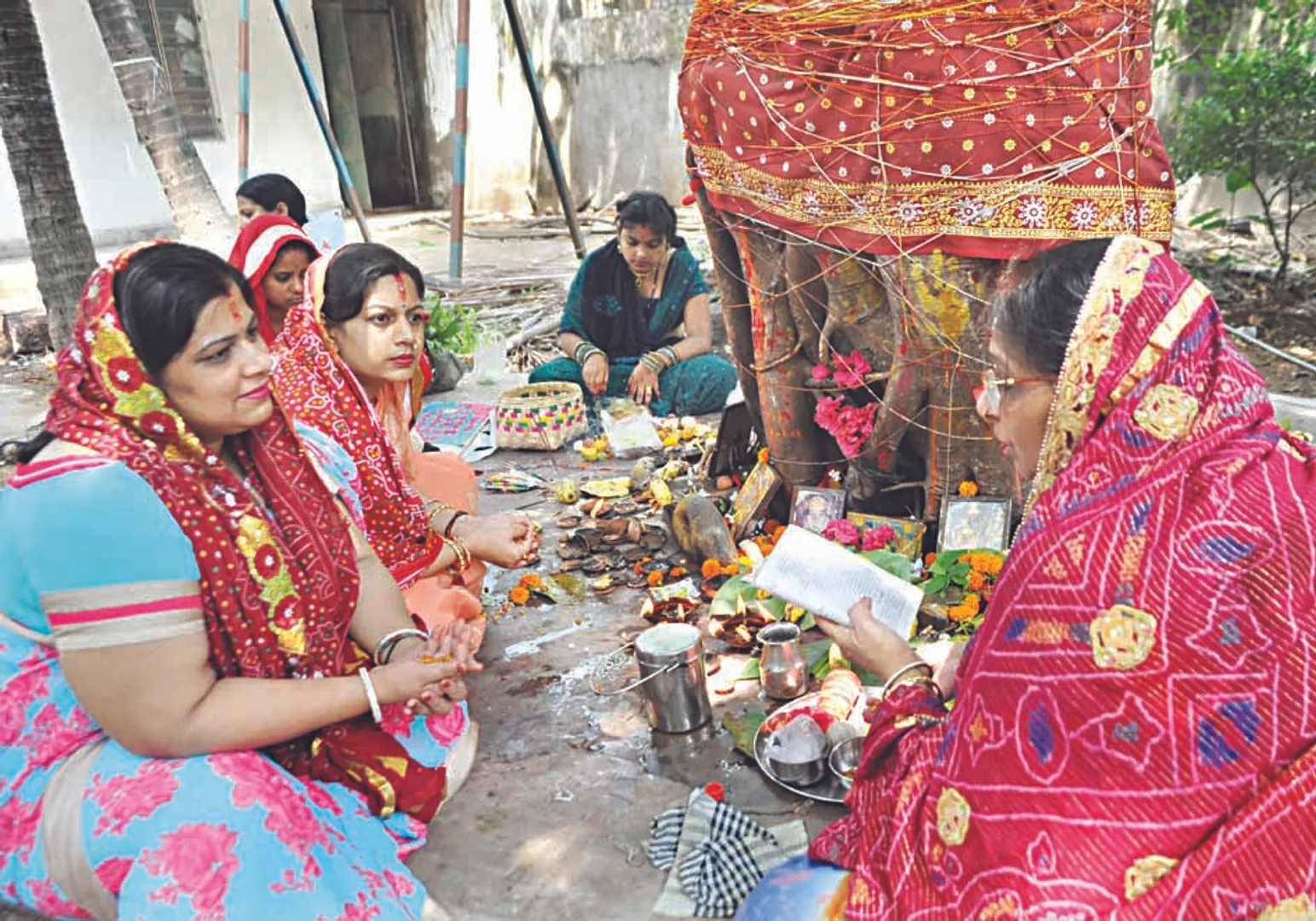 ସ୍ୱାମୀଙ୍କ ମଙ୍ଗଳ ମନାସିଲେ ମହିଳା
