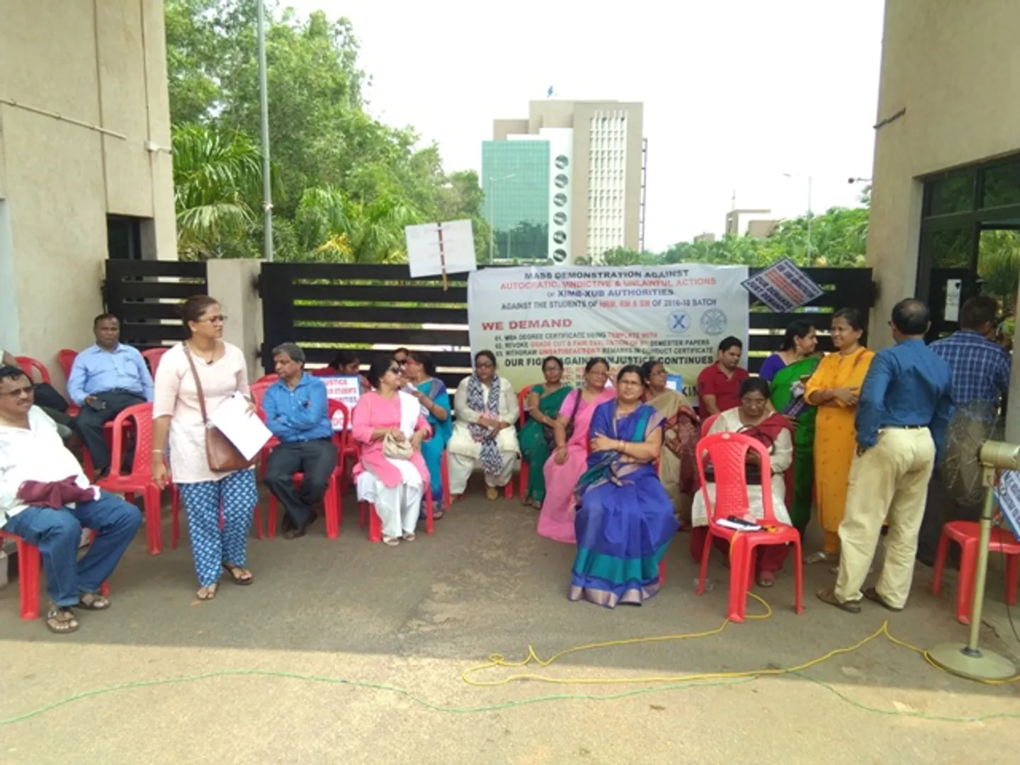 ପ୍ରତିଶ୍ରୁତି ରଖିଲାନି ଜାଭିୟର୍‌ ବିଶ୍ୱବିଦ୍ୟାଳୟ : ଫାଟକରେ ତାଲା ପକାଇଲେ ଅଭିଭାବକ