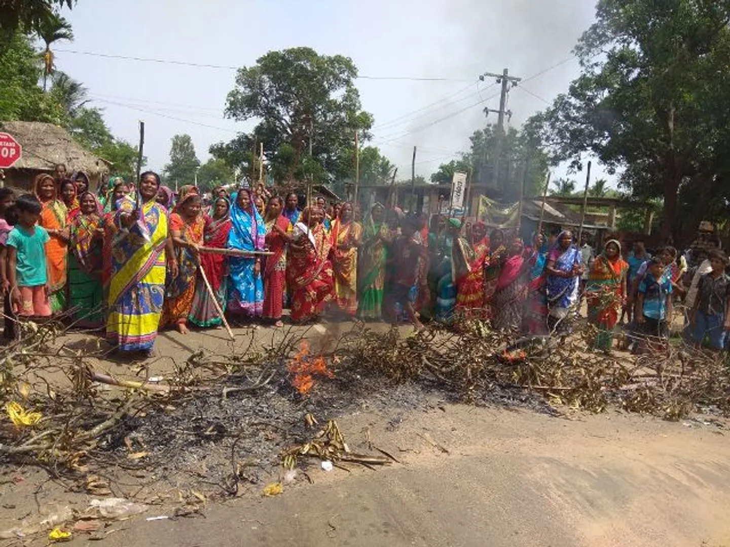 ତେଜିଲା ମଦ ବିରୋଧୀ ଆନ୍ଦୋଳନ : ମହିଳାଙ୍କ ବାଘମାରୀ-କଣ୍ଟିଲୋ ରାସ୍ତା ଅବରୋଧ