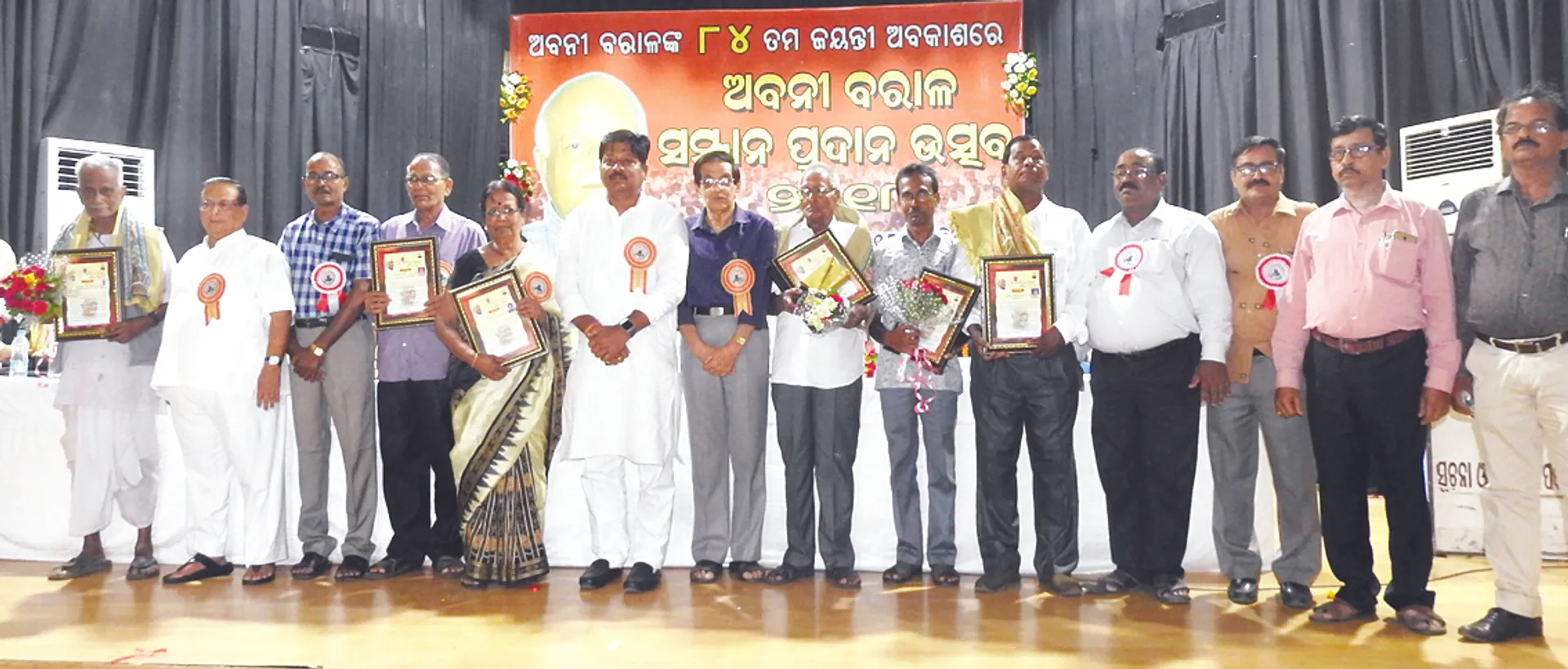 ପ୍ରତି ଶ୍ରେଣୀ ପାଇଁ ଜଣେ ଶିକ୍ଷକ ରଖାଯାଉ