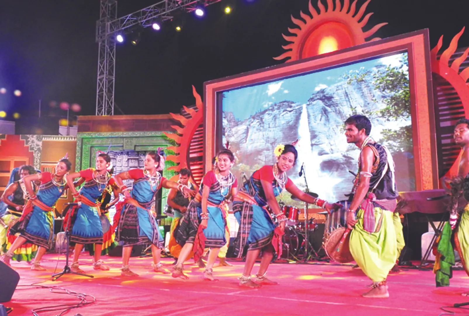 ଗ୍ରୀଷ୍ମ ଉତ୍ସବର ଦ୍ୱିତୀୟ ସନ୍ଧ୍ୟା: ରଙ୍ଗବତୀ ଗୀତରେ ଝୁମିଲେ