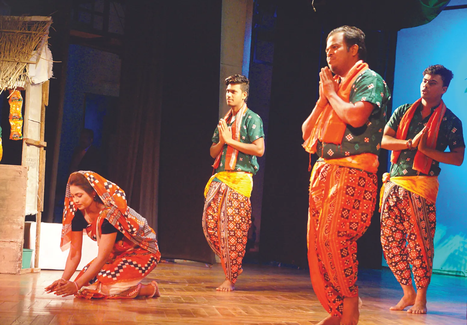 ଆମେ ବଞ୍ଚିଛୁ ପକ୍ଷରୁ ନାଟକ, ଗାଁ ଏବେ ସହର ସହର ବାସିଲାଣି