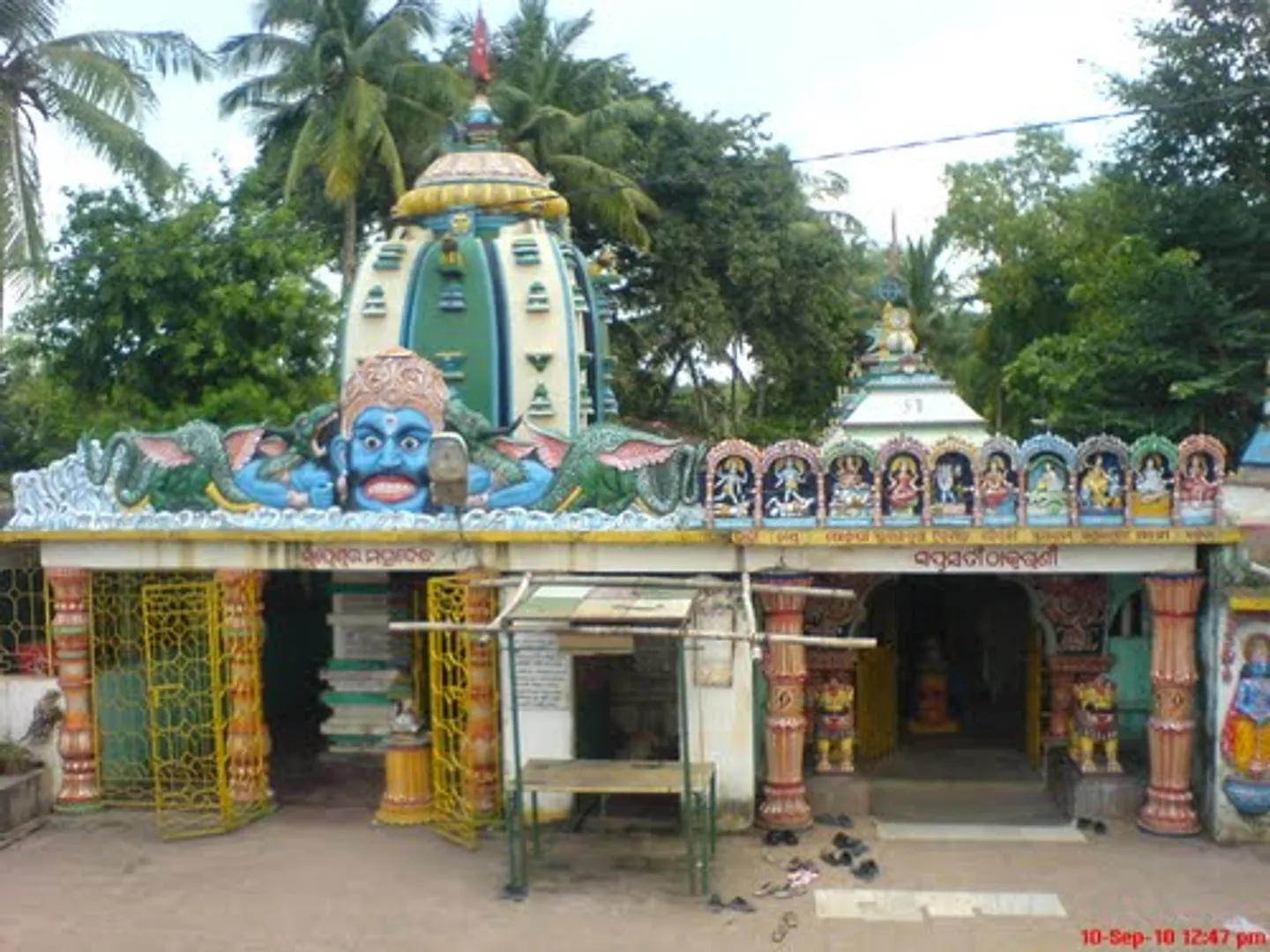 ବାଟୋଇଙ୍କ ନଜରରେ ପଡ଼ୁନାହାନ୍ତି ବାଟଦେବୀ
