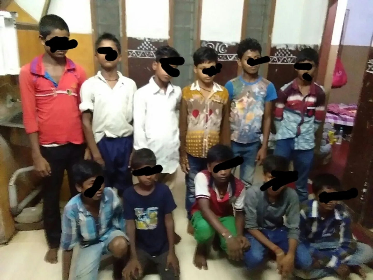 ‘ସମ୍ବାଦ’ ପ୍ରଭାବ: ପିଲାଙ୍କୁ ‘ସଡ଼କରୁ ସ୍କୁଲ୍‌’
