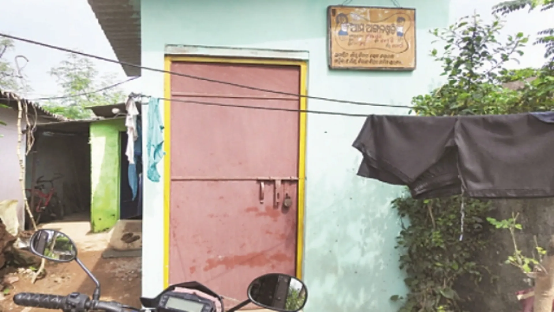 ଏମିତି ଚାଲିଛି ଅଙ୍ଗନବାଡ଼ି କେନ୍ଦ୍ର : ଅଧାରୁ ଅଧିକରେ ତାଲା