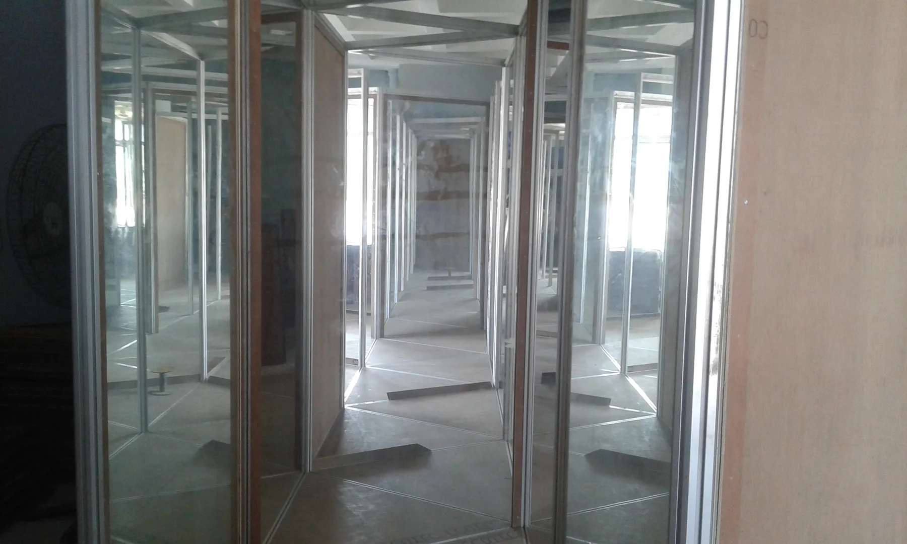 ରୋମାଞ୍ଚ ଭରିବ ମିରର୍‌ ଗ୍ୟାଲେରି