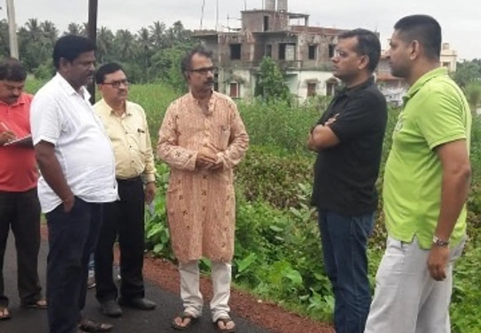 ପାହାଳ ନିକଟରେ ବ୍ୟବସାୟିକ ପ୍ରତିଷ୍ଠାନ ସିଲ୍‌ କରିବାକୁ ନିର୍ଦ୍ଦେଶ