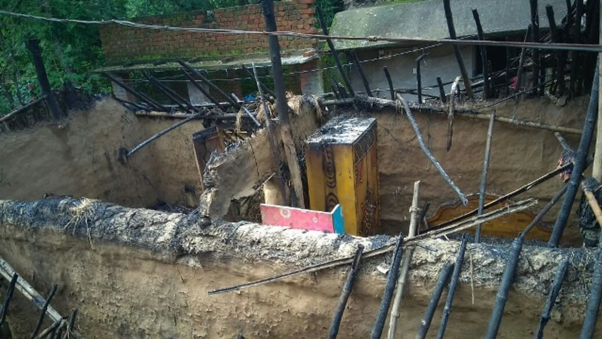 ଅମେଣାକୁଦାରେ ଅଗ୍ନିକାଣ୍ଡ, ୩ ବଖରା ପାଉଁଶ