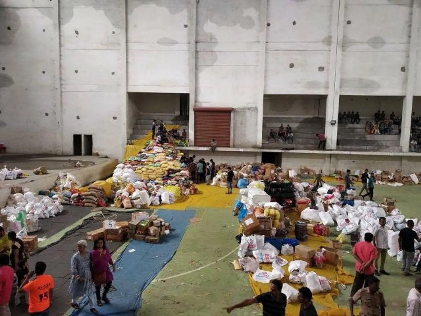 ବନ୍ୟା ପୀଡ଼ିତଙ୍କୁ ଫାଲକନ ମେରାଇନ୍‌ ଏକ୍ସପୋର୍ଟ୍‌ସ ଲିମିଟେଡ୍‌ର ସହାୟତା