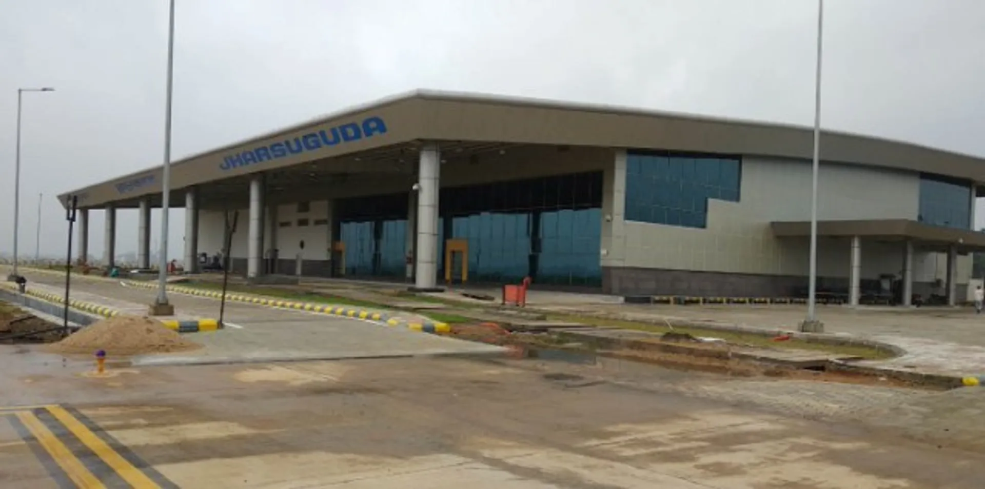 ବିମାନ ବିଳମ୍ବରେ ଛାଡ଼ିବାରୁ ଝାରସୁଗୁଡ଼ା ବିମାନବନ୍ଦରରେ ଉତ୍ତେଜନା