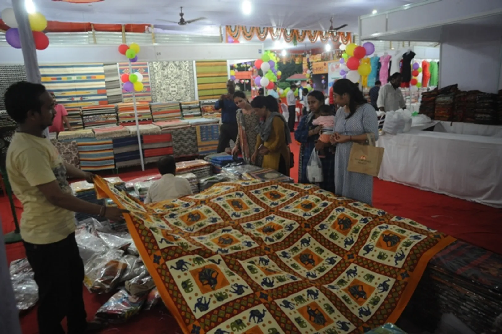 ୨୩ଟି ରାଜ୍ୟର ହସ୍ତଶିଳ୍ପ ଓ ହସ୍ତତନ୍ତ୍ର ସାମଗ୍ରୀକୁ ନେଇ ପ୍ରଦର୍ଶନୀ ପଡିଆରେ ଆରମ୍ଭ ହେଲା ‘କଟନ ଫ୍ୟାବ୍‌’ ପ୍ରଦର୍ଶନୀ