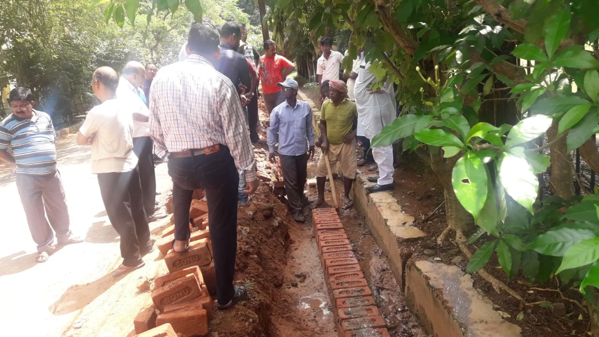 ଡ୍ରେନ୍‌ ନାହିଁ, ଘରେ ପଶୁଛି ପାଣି