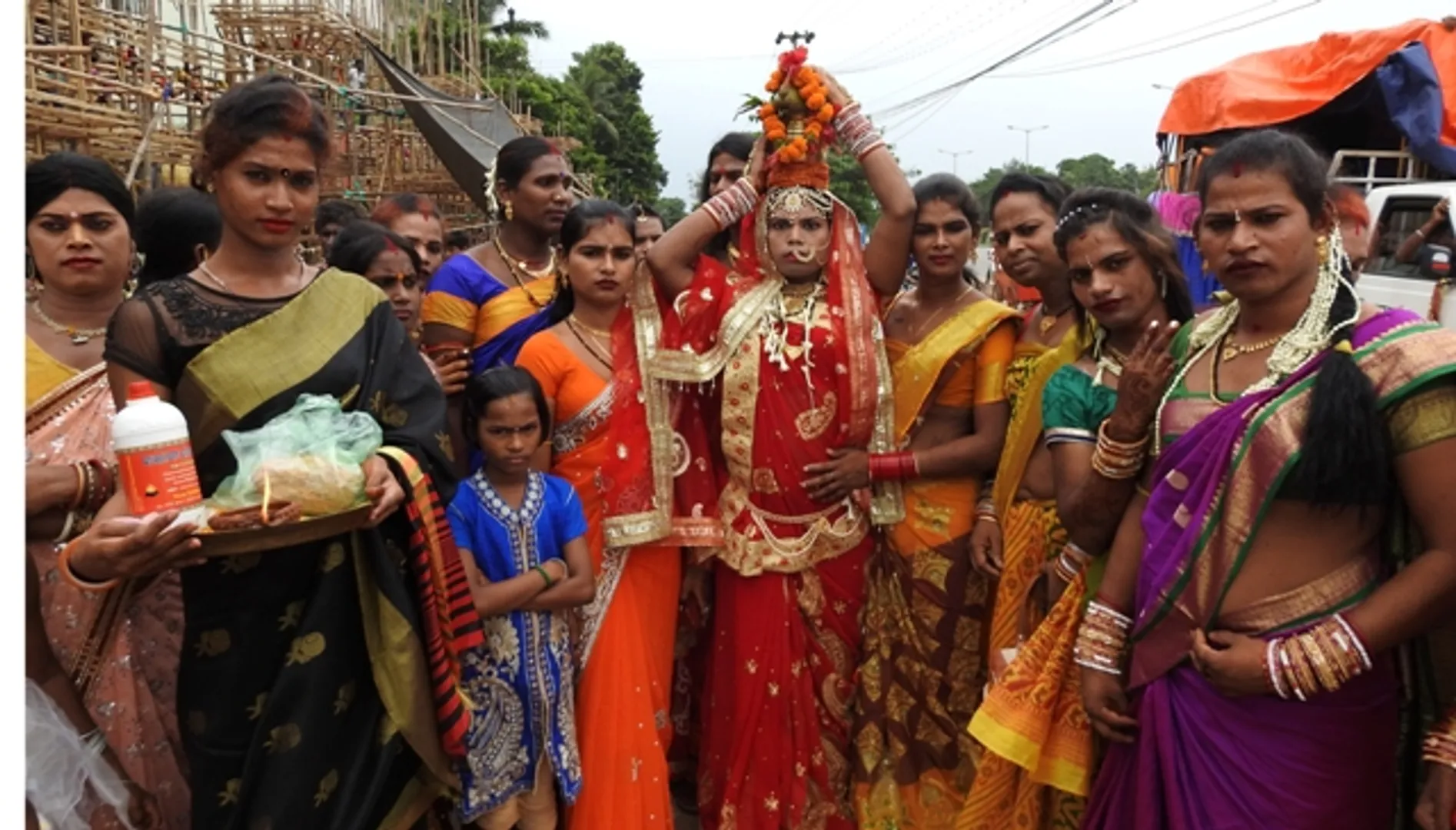 ଧାରା ୩୩୭ ଉପରେ ସୁପ୍ରିମକୋର୍ଟଙ୍କ ରାୟକୁ ସମର୍ଥନ ଜଣାଇ ବିଶ୍ୱଶାନ୍ତି ଓ ସମାଜ କଲ୍ୟାଣ ପାଇଁ ଟିଜି ସୁରକ୍ଷା ଟ୍ରଷ୍ଟ ପକ୍ଷରୁ କିନ୍ନରମାନଙ୍କୁ ନେଇ ଏକ କଳସ ଶୋଭାଯାତ୍ରା