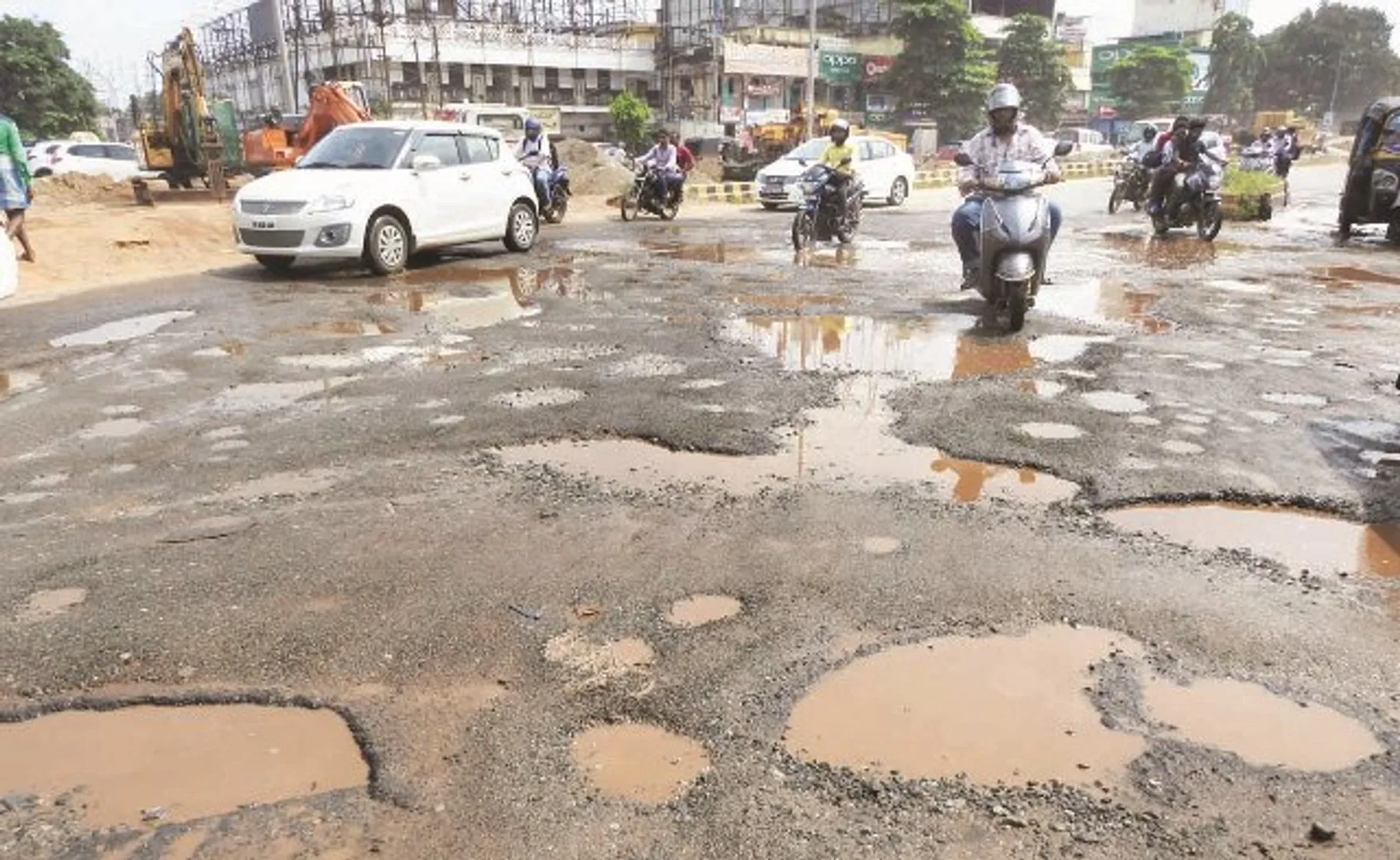ବିପର୍ଯ୍ୟସ୍ତ ଅବସ୍ଥାରେ ରାଜଧାନୀର ବହୁ ରାସ୍ତା, ଯନ୍ତ୍ରଣାଦାୟକ ହେବ ଏଥର ଦଶହରା