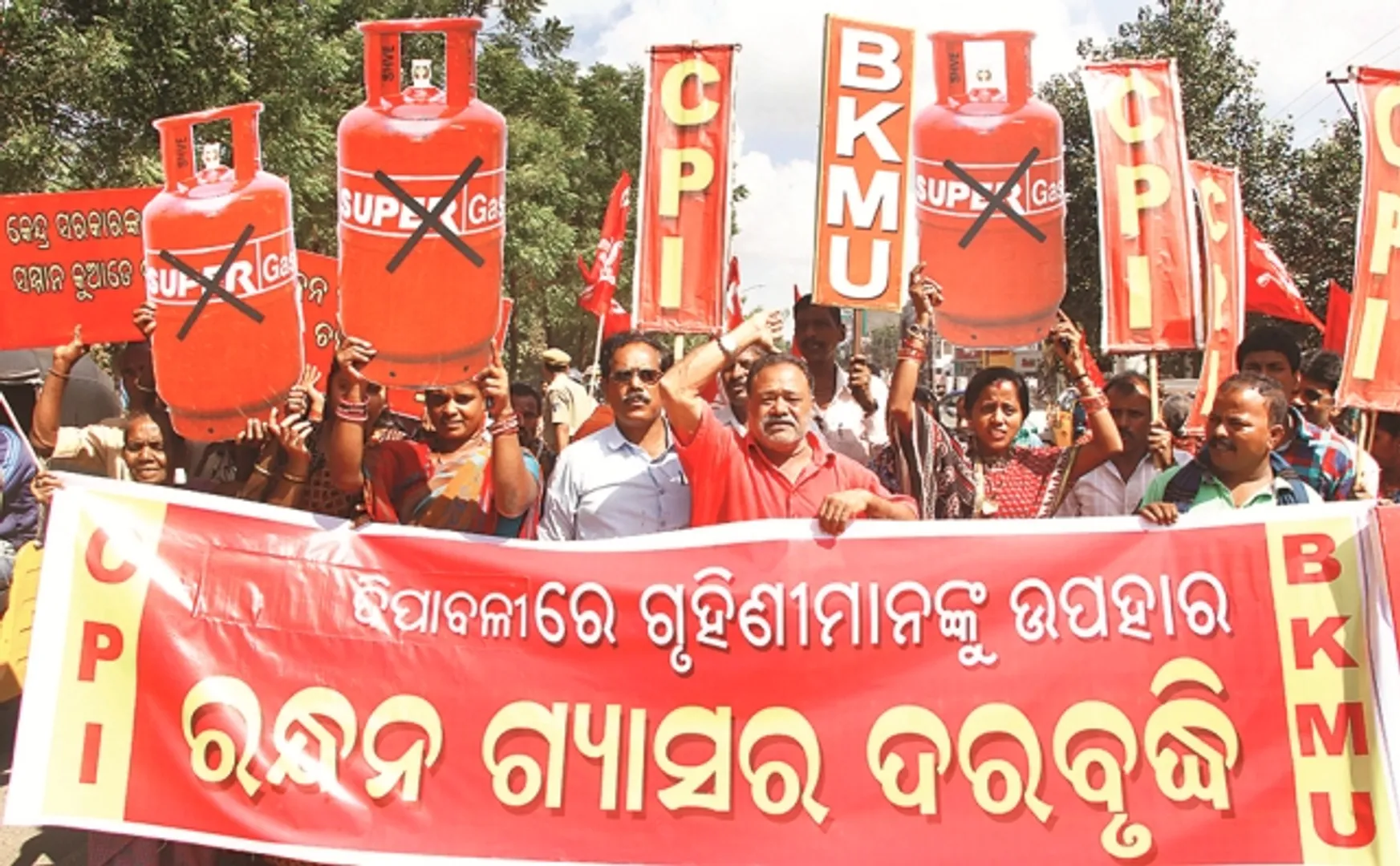 ରନ୍ଧନ ଗ୍ୟାସ୍‌ ଦରବୃଦ୍ଧି ପ୍ରତିବାଦରେ ସିପିଆଇର ବିକ୍ଷୋଭ