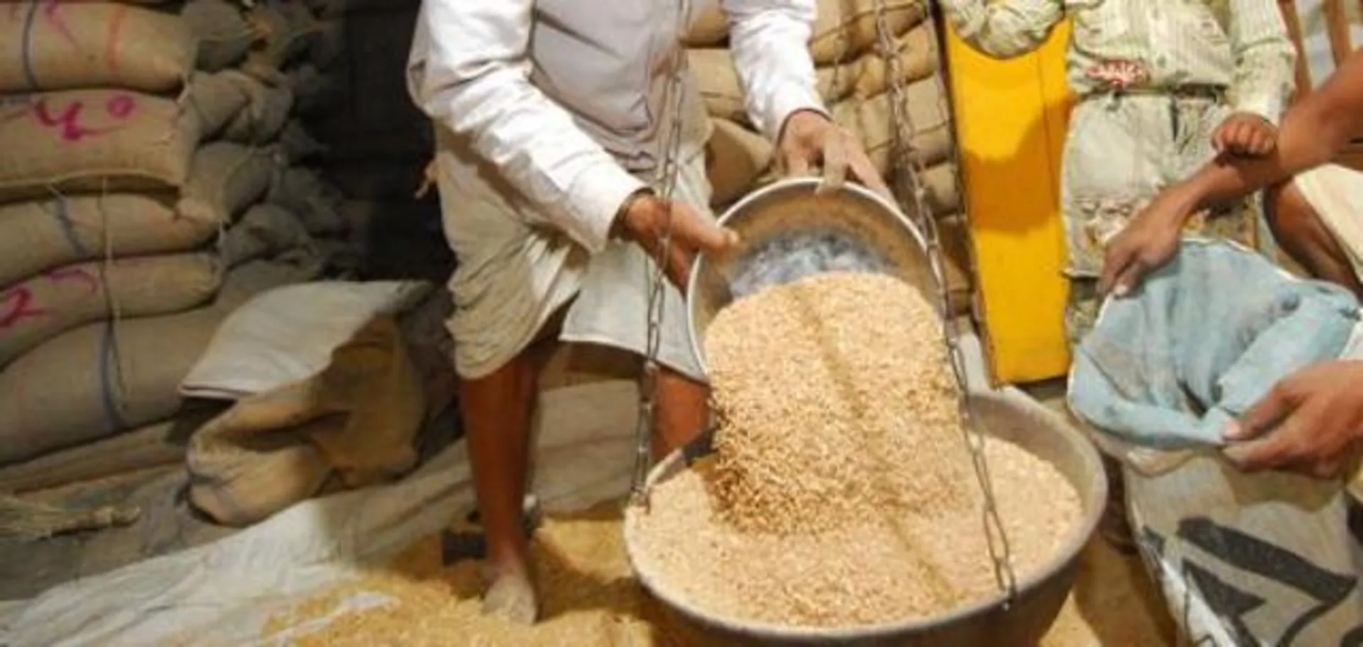 ଖାଦ୍ୟ ନିରାପତ୍ତା ଯୋଜନାରେ ଘୋଟାଲା : ସମସ୍ତେ ପାଇଲା ପରେ ୮୬ ବସ୍ତା ବଳକା