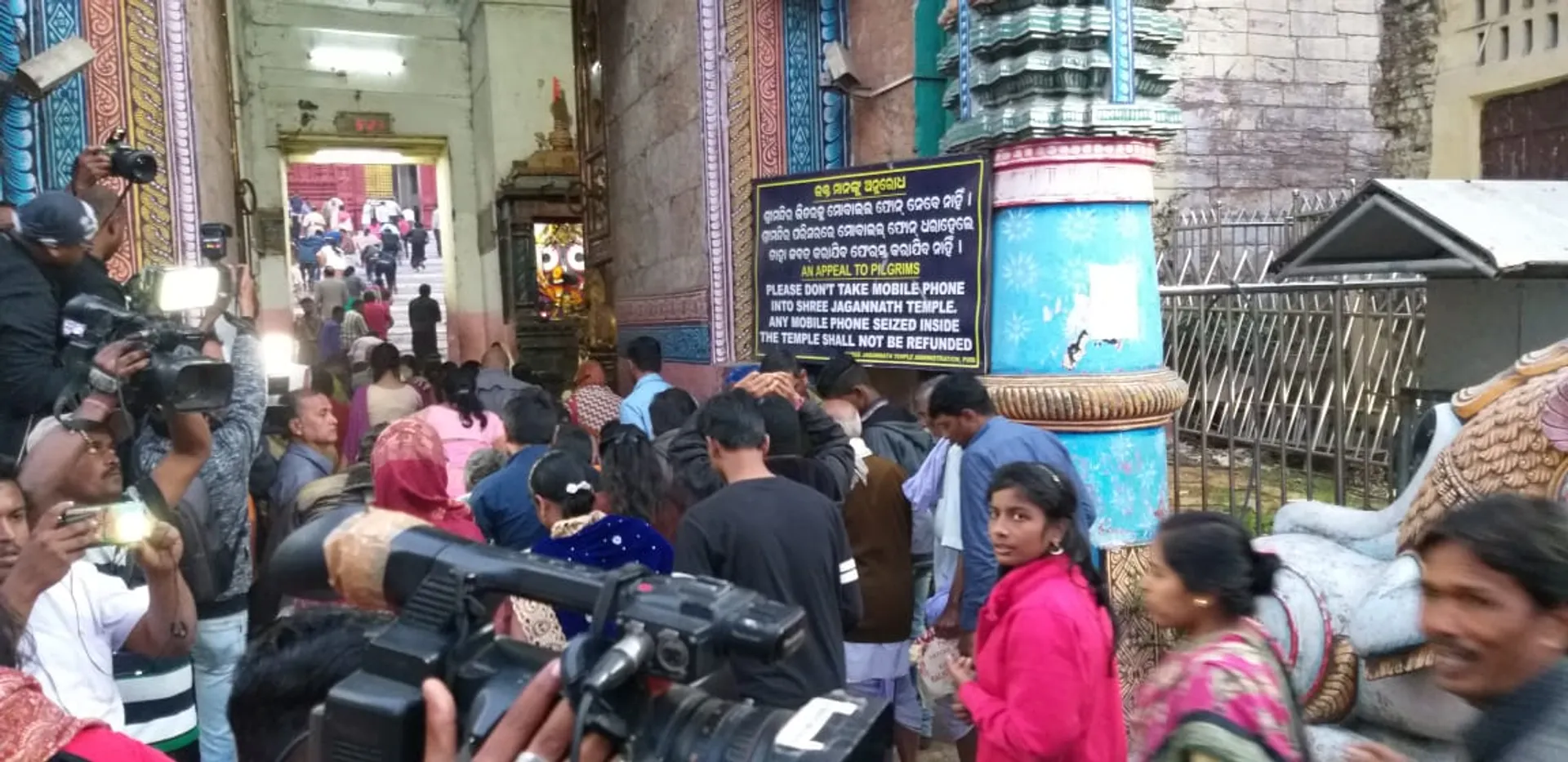 ପୁରୀ: ଖୋଲିଲା ଶ୍ରୀମନ୍ଦିର ଭିତର କବାଟ, ବିଳମ୍ବିତ ରାତି ଯାଏଁ  ଶ୍ରୀଜିଉଙ୍କ ଦର୍ଶନ କରିପାରିବେ ଭକ୍ତ