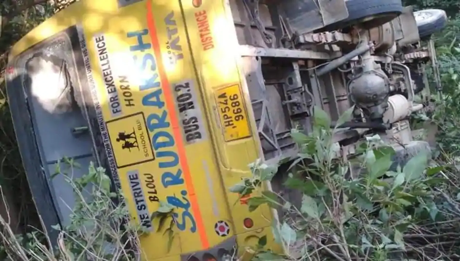 ହିମାଚଳ: ପ୍ରଧାନମନ୍ତ୍ରୀ ମୋଦିଙ୍କ ରାଲିରେ ଯୋଗ ଦେବାକୁ ଯାଉଥିବା ବେଳେ ବସ୍‌ ଦୁର୍ଘଟନା ଘଟି ୩୫ ଜଣ ସ୍କୁଲ୍‌ ପିଲା ଆହତ