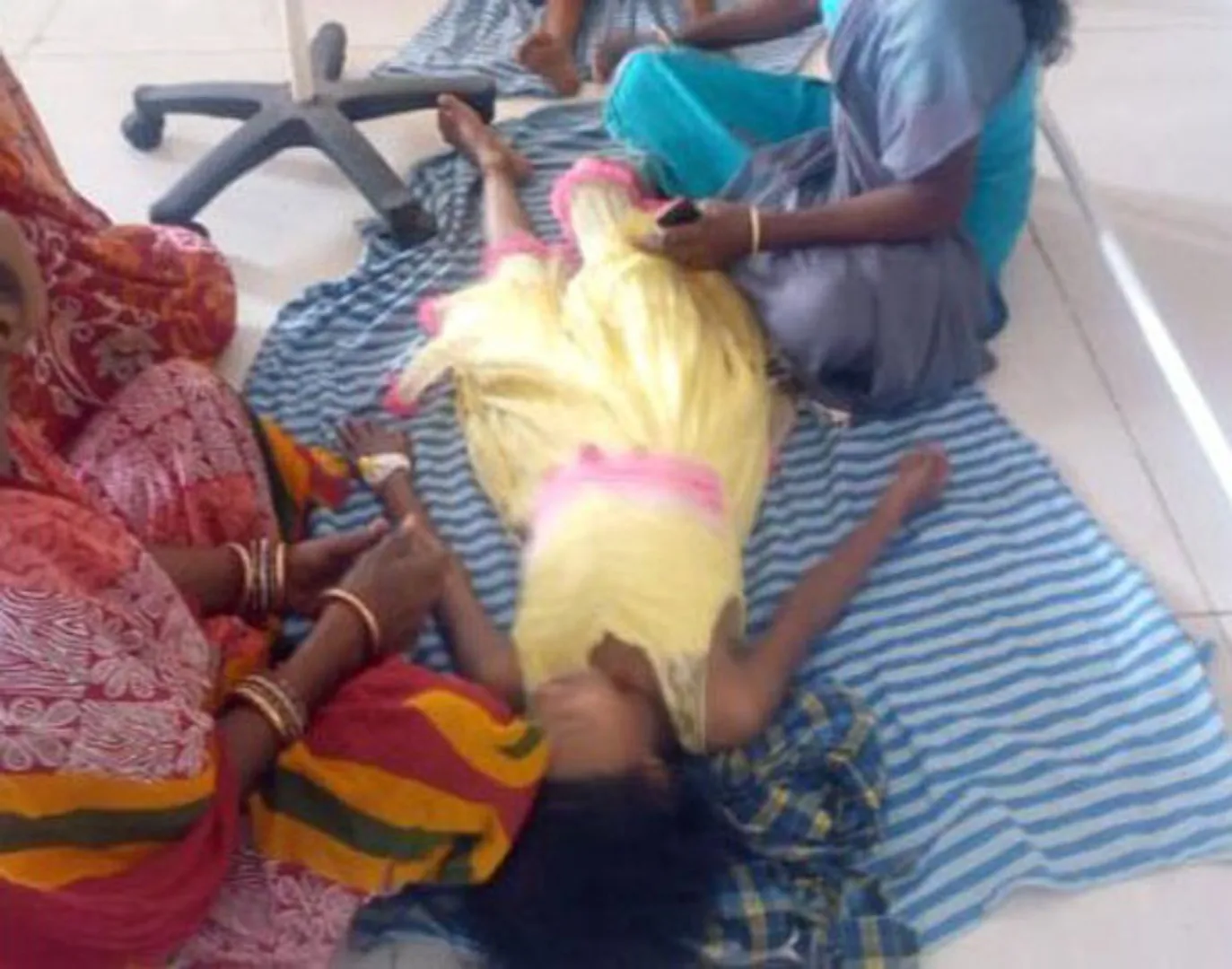 ଅନୁଗୁଳ: ଚକୋଲେଟ ଖାଇବା ପରେ ଅସୁସ୍ଥ ହୋଇ ଡାକ୍ତରଖାନାରେ ଭର୍ତ୍ତି ହେଲେ ୧୫ ଛାତ୍ରଛାତ୍ରୀ