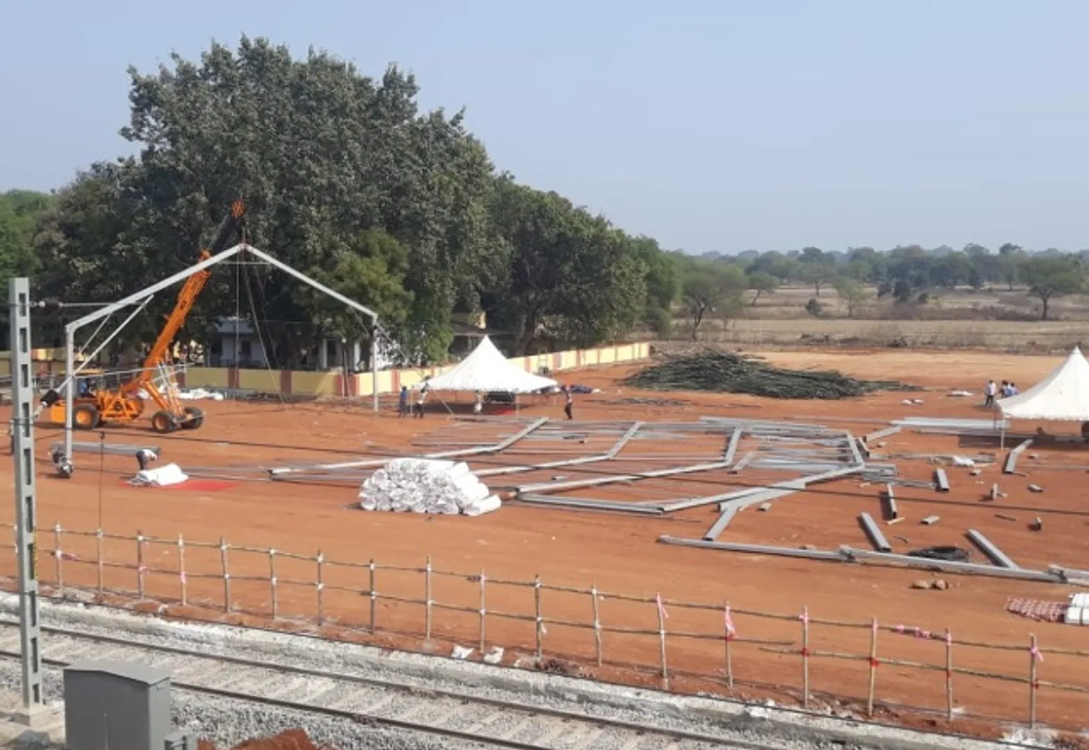 ମୋଦୀଙ୍କ ହେଲିପ୍ୟାଡ୍‌ ପାଇଁ ସହର ବନୀକରଣ ସଫା! : ବଳି ପଡ଼ିଲା ୩ ହଜାର ଗଛ, ୧୦ ଲକ୍ଷରୁ ଅଧିକ ଟଙ୍କା ବରବାଦ