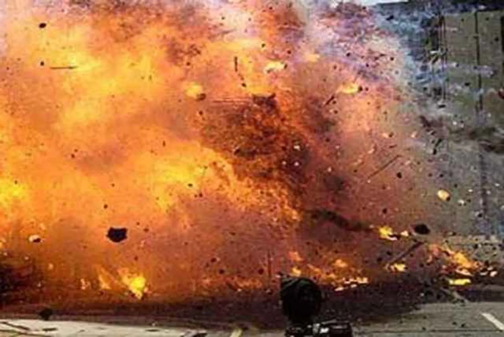 ସିଡିଏରେ ବୋମାମାଡ଼, ପେଟ୍ରୋଲ ପମ୍ପ୍‌ରୁ ୧୫ ଲକ୍ଷ ଲୁଟ୍‌ ଉଦ୍ୟମ