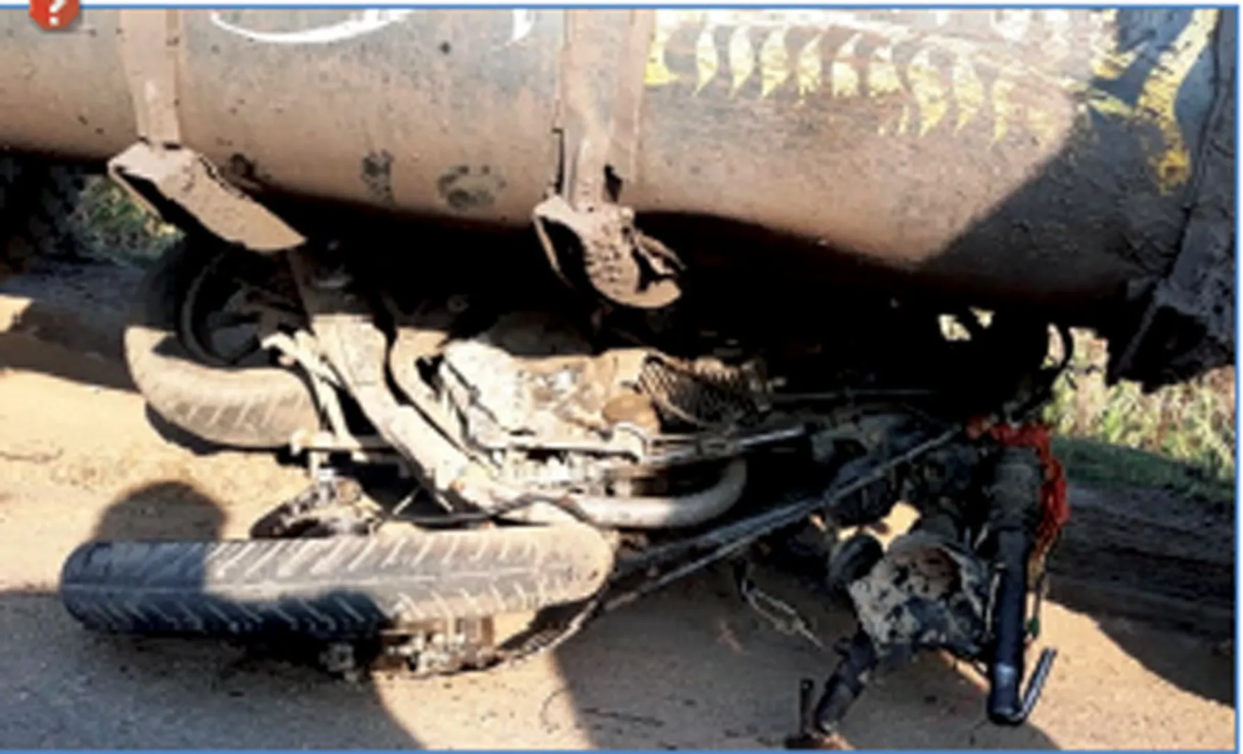 ଟ୍ରକ୍‌ ତଳେ ବାଇକ୍‌ ପଶିଲା, ୨ ଗୁରୁତର