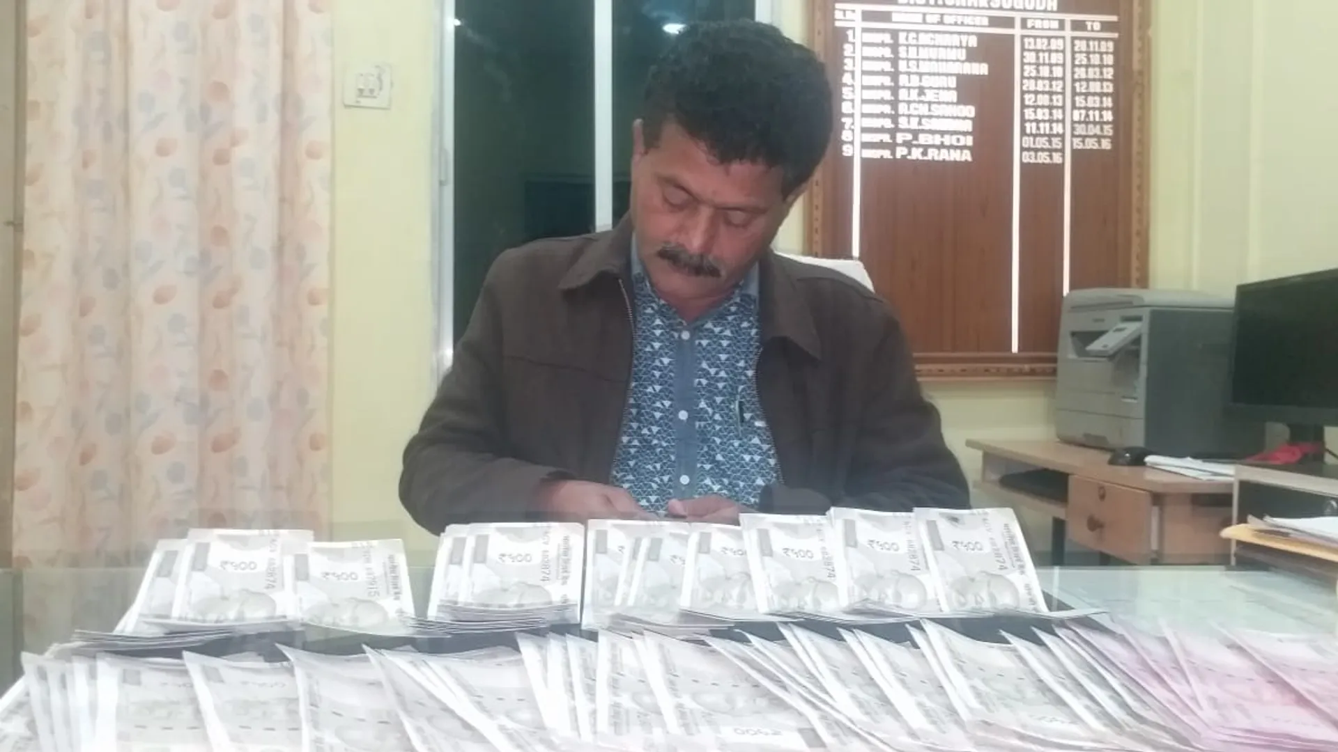 ଝାରସୁଗୁଡ଼ା: ଜାଲ ନୋଟ ଜବତ, ୩ ଅଟକ