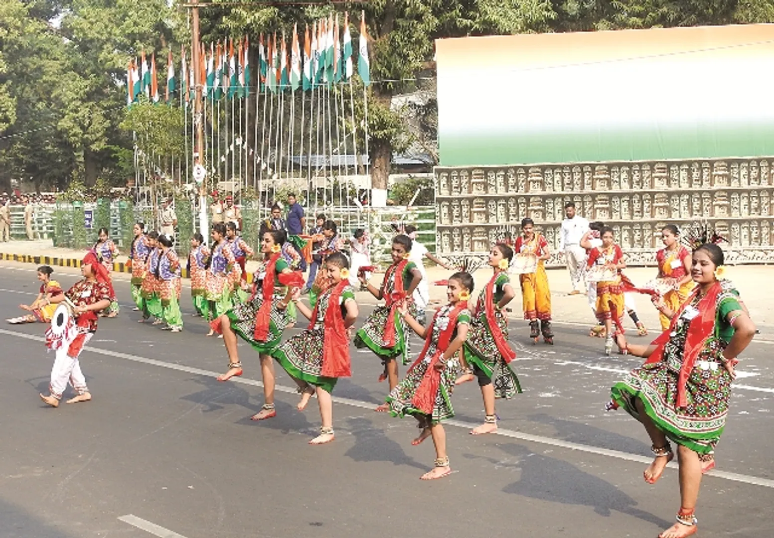 ଜାନୁଆରି ୨୬‌ ସାଧାରଣତନ୍ତ୍ର ଦିବସ ପରେଡ୍‌ରେ ଭୁବନେଶ୍ୱରର ଗାନ୍ଧୀ ମାର୍ଗରେ ସମ୍ବଲପୁରୀ ନୃତ୍ୟ