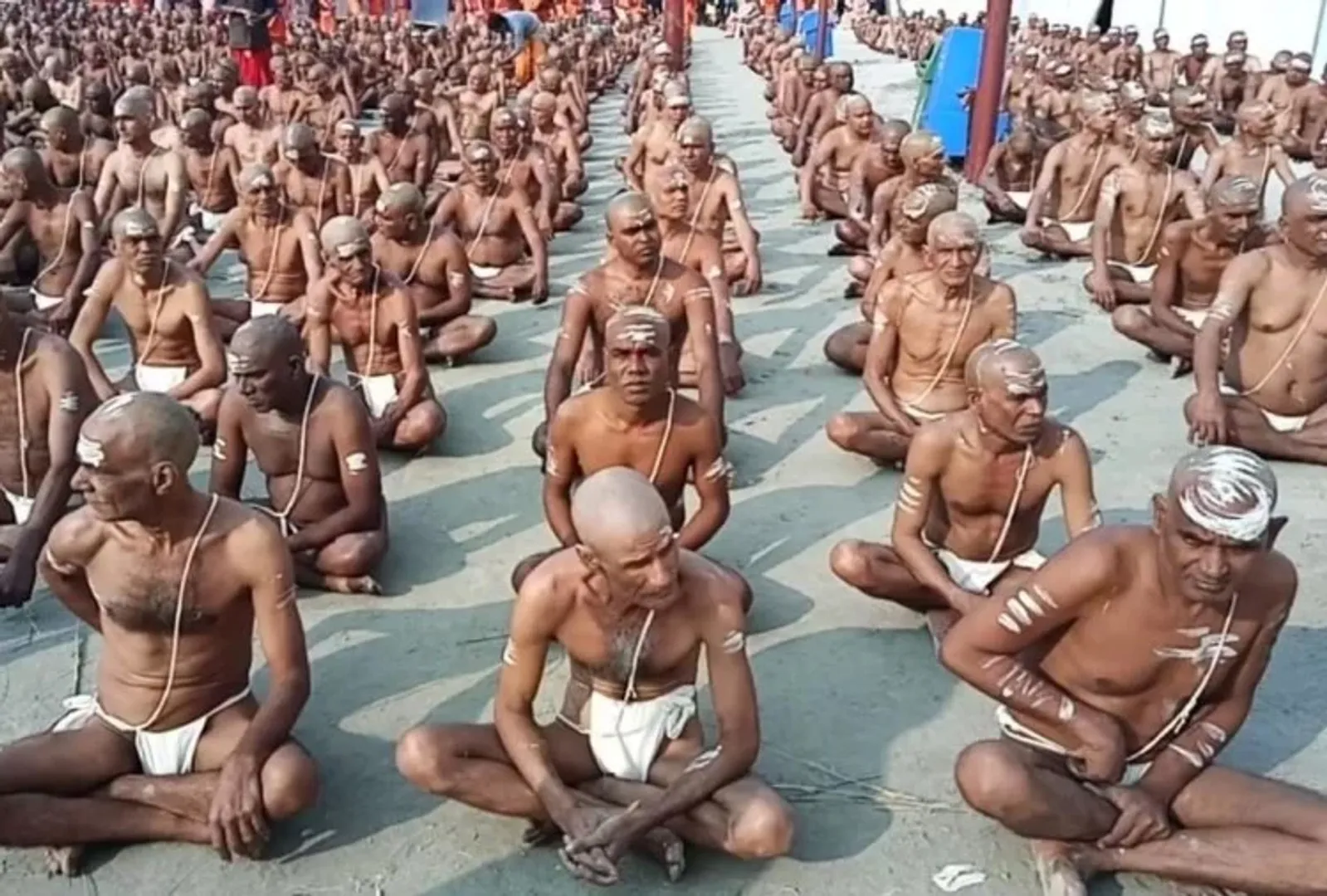 କୁମ୍ଭମେଳାରେ ଗୋଟିଏ ଦିନରେ ୨ ହଜାର ବ୍ୟକ୍ତି ନିଜେ ନିଜର ପିଣ୍ଡଦାନ କରିବା ସହ ନାଗା ସନ୍ୟାସୀ ହୋଇଗଲେ