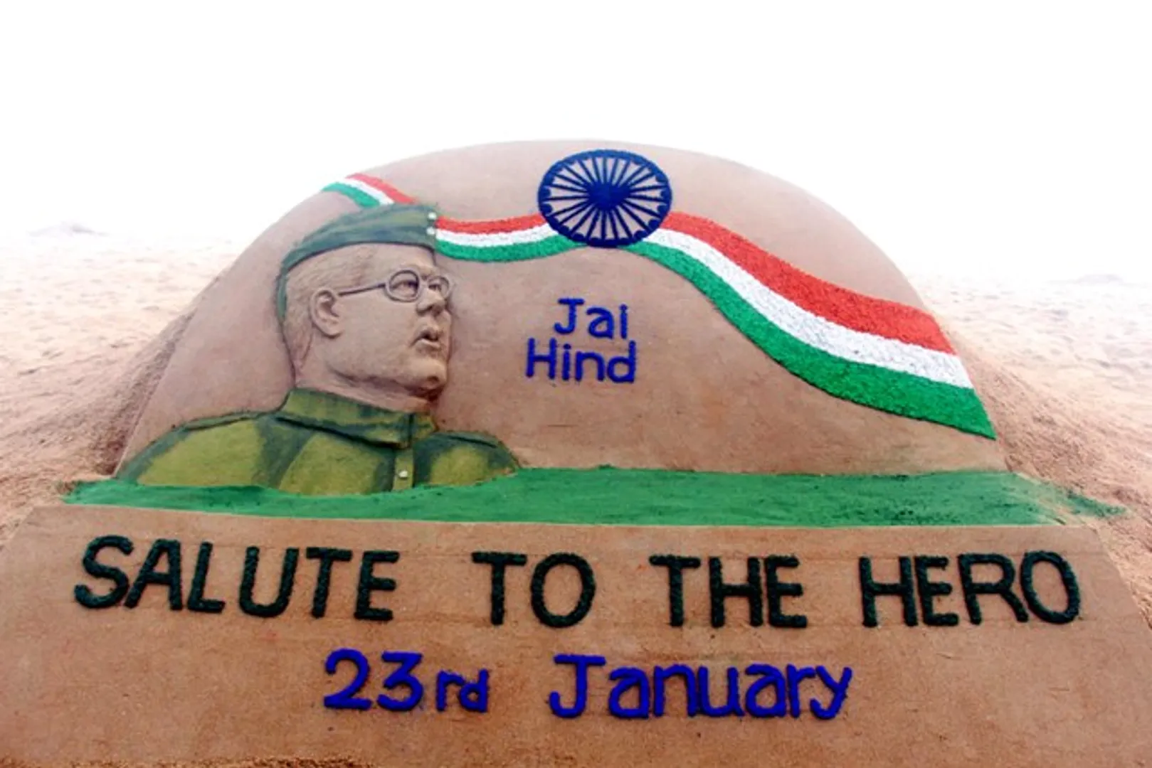 ନେତାଜୀଙ୍କ ପୂଣ୍ୟ ଜନ୍ମତିଥି ଅବସରରେ ପୁରୀ ବେଳାଭୂମିରେ ସୁଦର୍ଶନ ପଟ୍ଟନାୟକ ବାଲୁକା କଳା ପ୍ରତିଷ୍ଠାନ ପକ୍ଷରୁ ନିର୍ମିତ ବାଲୁକା କଳା