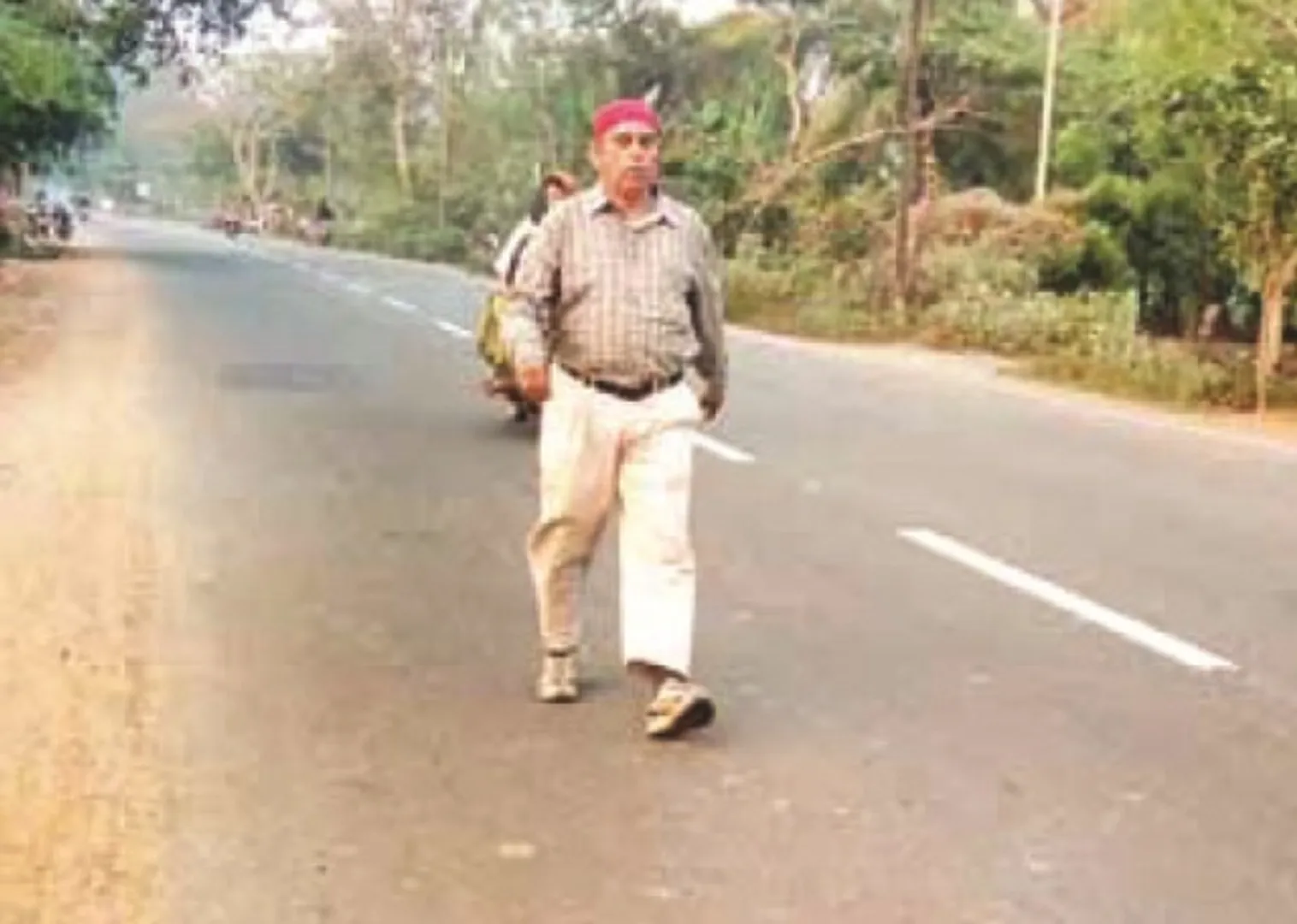 ଓଲଟା ଦା‌େସଙ୍କ ଅଜବ ନିଶା : ବର୍ଷ ବର୍ଷ ଧରି ପଛୁଆ ଚାଲୁଛନ୍ତି