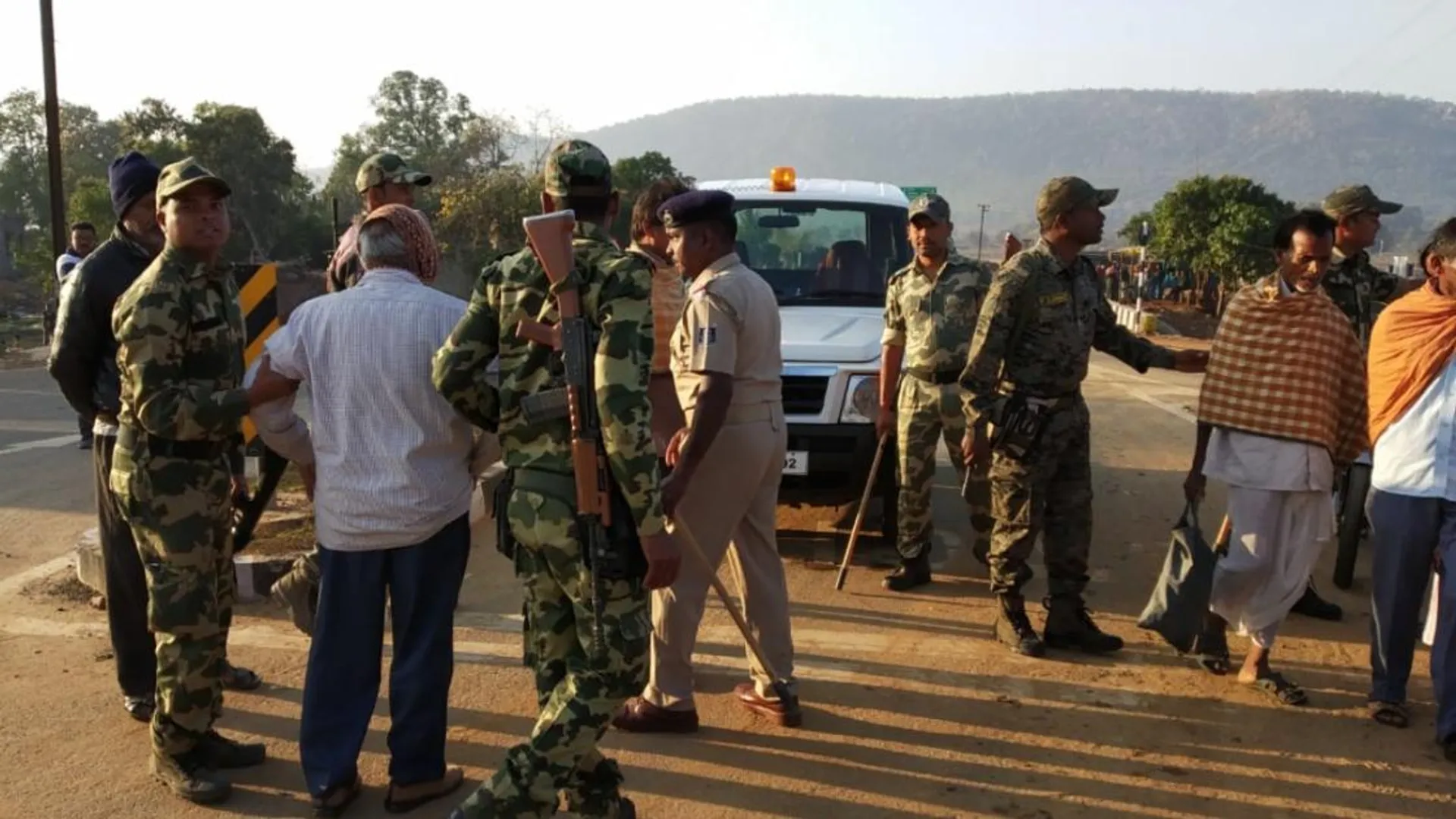 ଦେବଗଡ଼ ଜିଲ୍ଲାରେ ରାସ୍ତାରୋକ ଏବଂ ୧୨ ଘଣ୍ଟିଆ ବନ୍ଦ ଡାକରା , ୪୯ ଗିରଫ