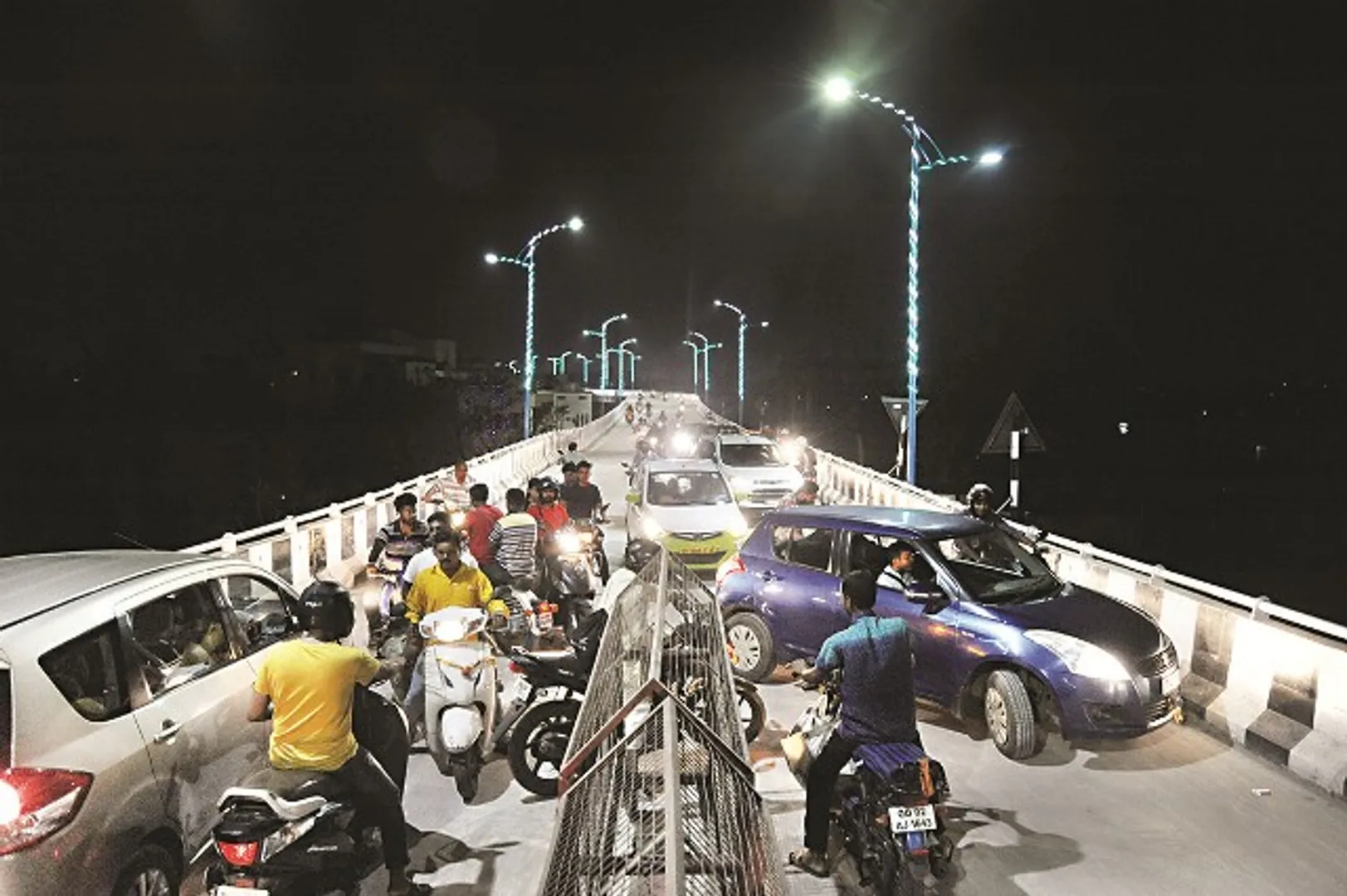 ସହିଦନଗର-ବମିଖାଲ ଓଭରବ୍ରିଜ୍‌ ଉପରେ ଟ୍ରାଫିକ୍‌ ବ୍ୟବସ୍ଥା ବିପର୍ଯ୍ୟସ୍ତ