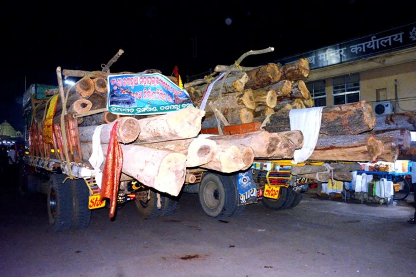 ପୁରୀ : ରଥଖଳାରେ ପହଞ୍ଚିଲା ପ୍ରଥମ ପର୍ଯ୍ୟାୟ ରଥକାଠ