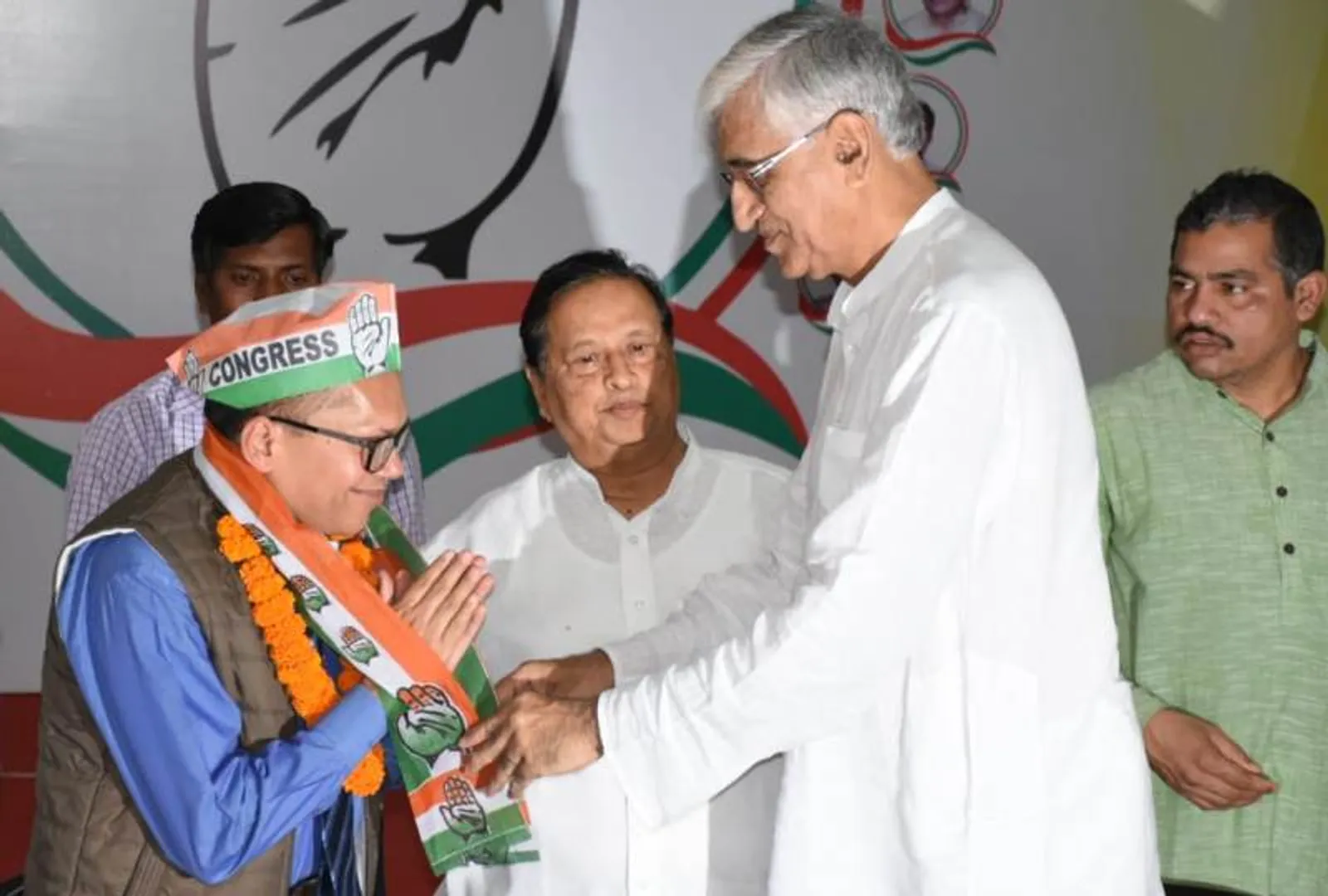 ଭିମ୍‌ସାର୍‌ର ପୂର୍ବତନ ନିର୍ଦ୍ଦେଶକ ଅଶ୍ୱିନୀ ପୂଜାହାରୀ କଂଗ୍ରେସରେ ସାମିଲ, ଟିକେଟ୍‌କୁ ଅପେକ୍ଷା