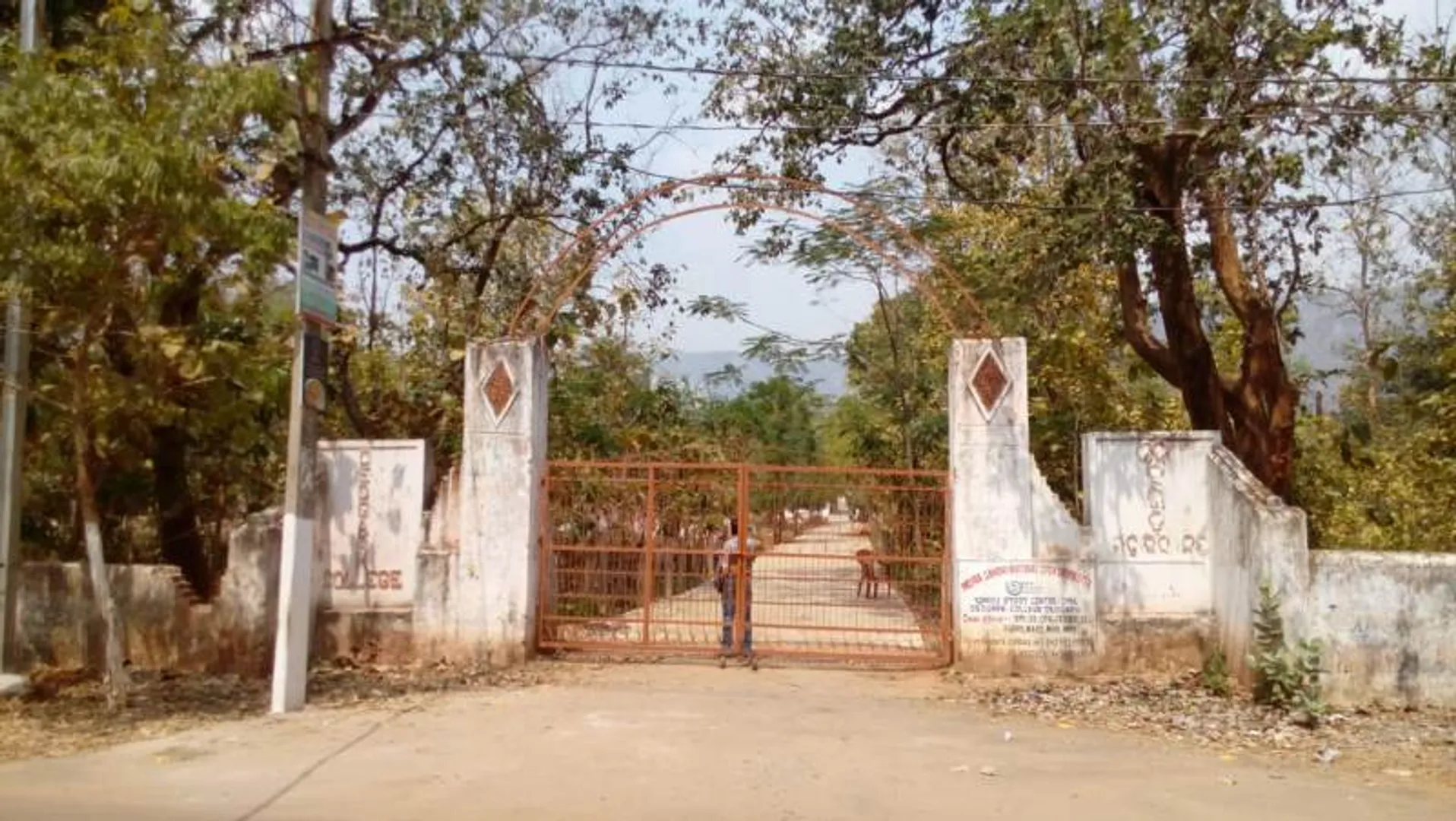 ଦେବଗଡ: ଯୁକ୍ତ ୨ ପରୀକ୍ଷା କେନ୍ଦ୍ରରେ ସିସିଟିଭି ଲାଗିବାକୁ ନେଇ ଉତ୍ତେଜନା